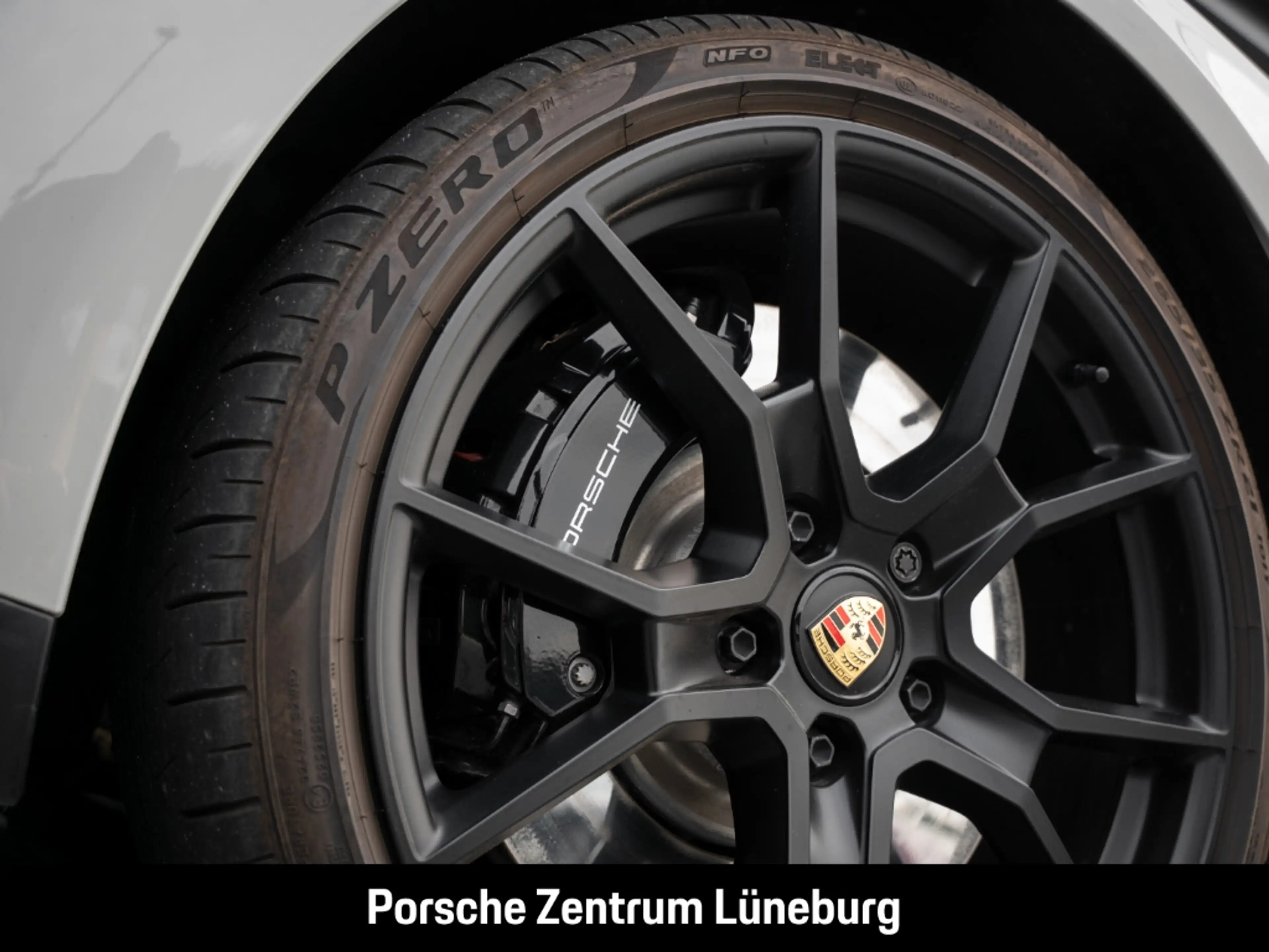 Porsche Taycan GTS Sport Turismo — photo 14