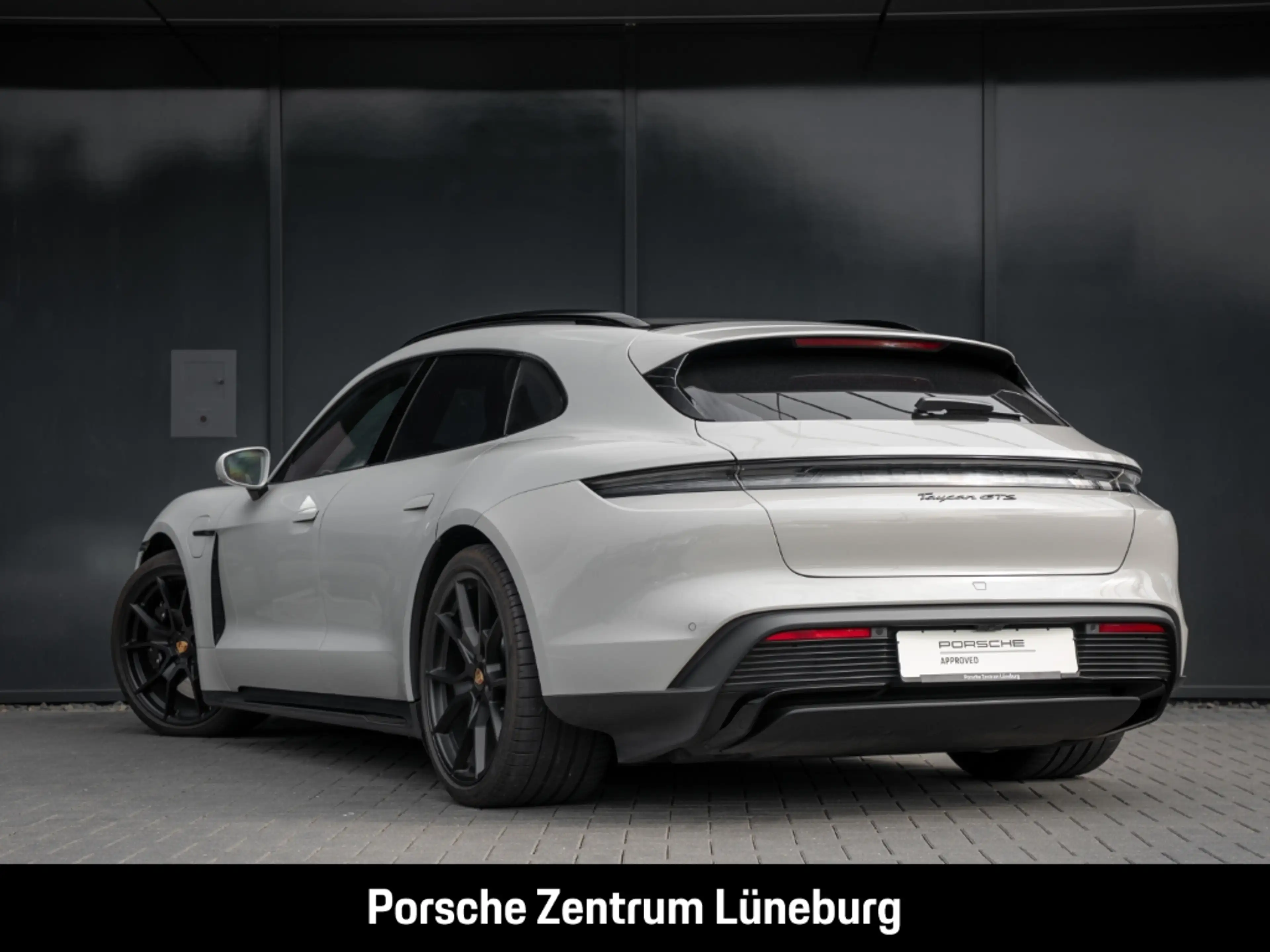 Porsche Taycan GTS Sport Turismo — photo 3