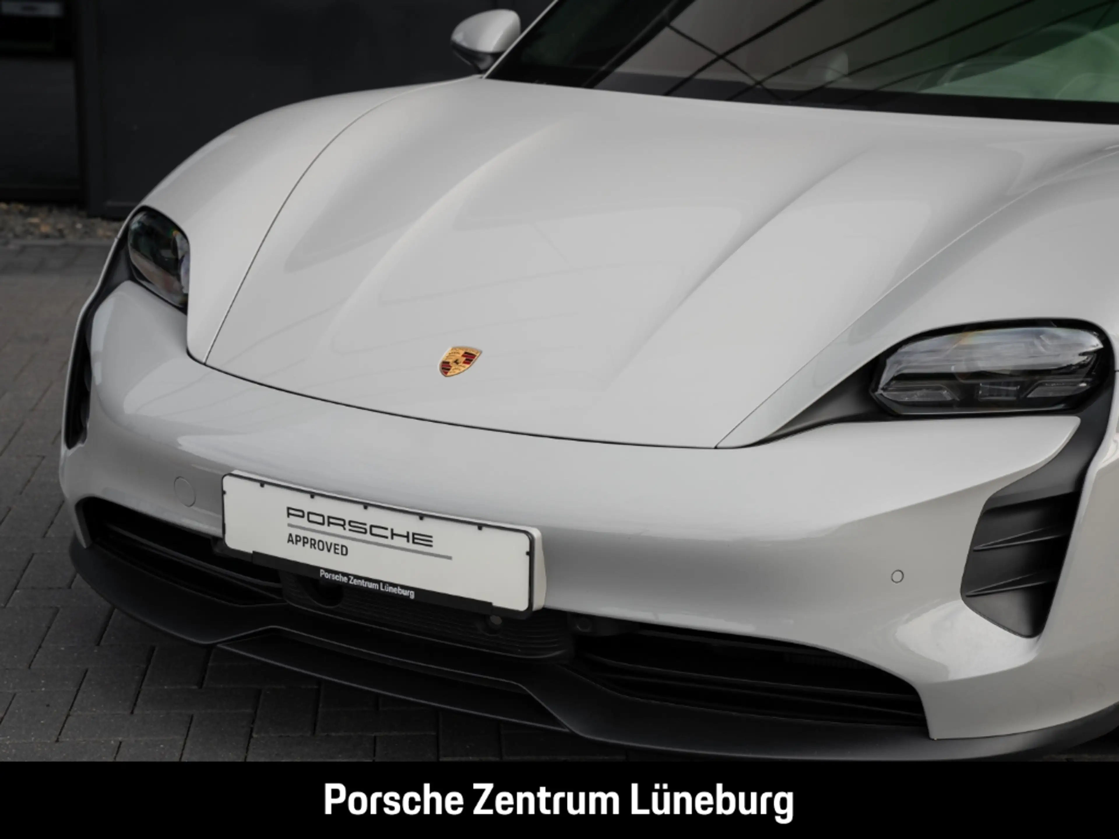 Porsche Taycan GTS Sport Turismo — photo 11