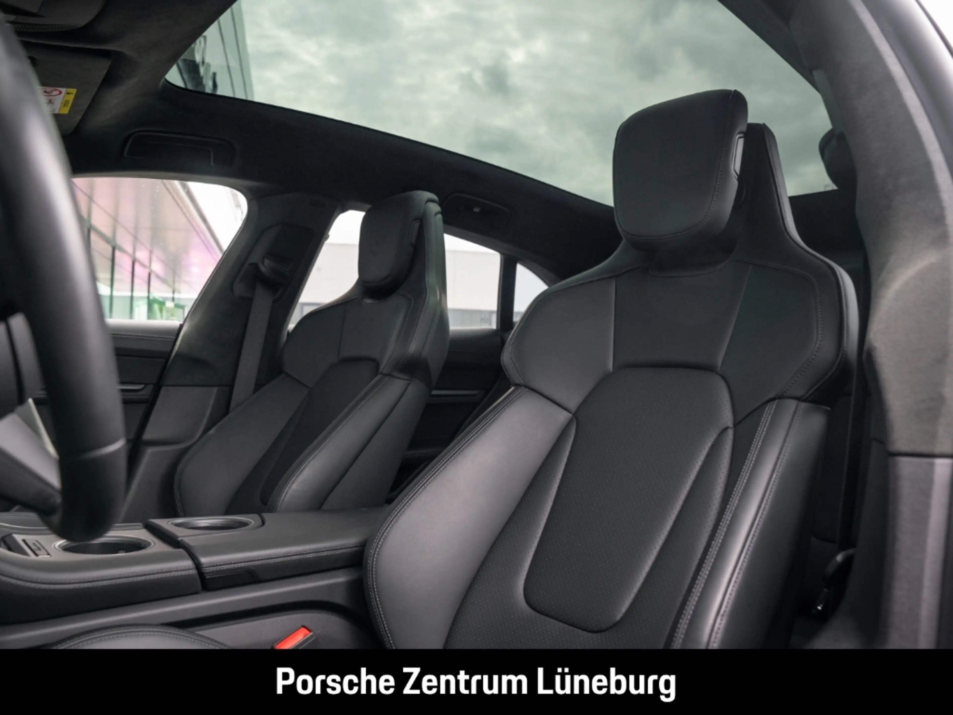 Porsche Taycan GTS Sport Turismo — photo 5