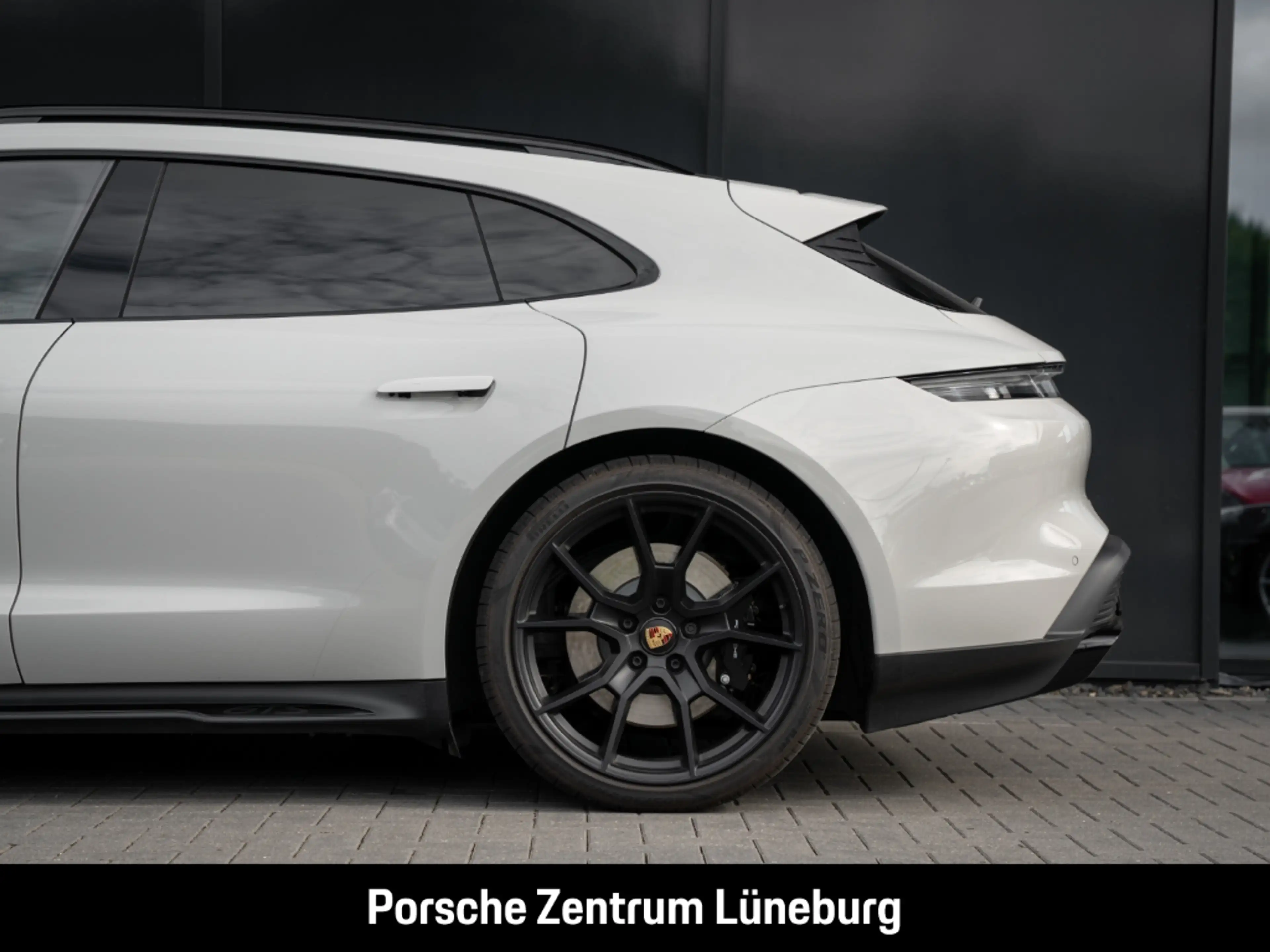 Porsche Taycan GTS Sport Turismo — photo 12