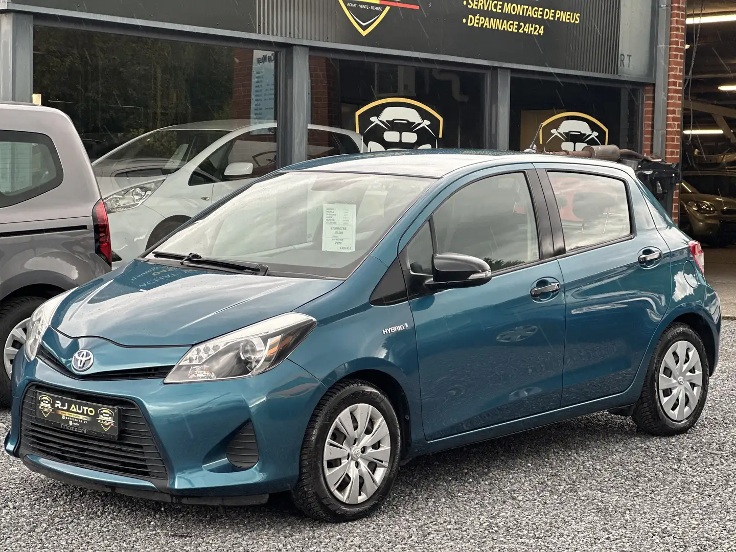 Toyota Yaris 1.5 essence hybride prete à immatriculer - 1