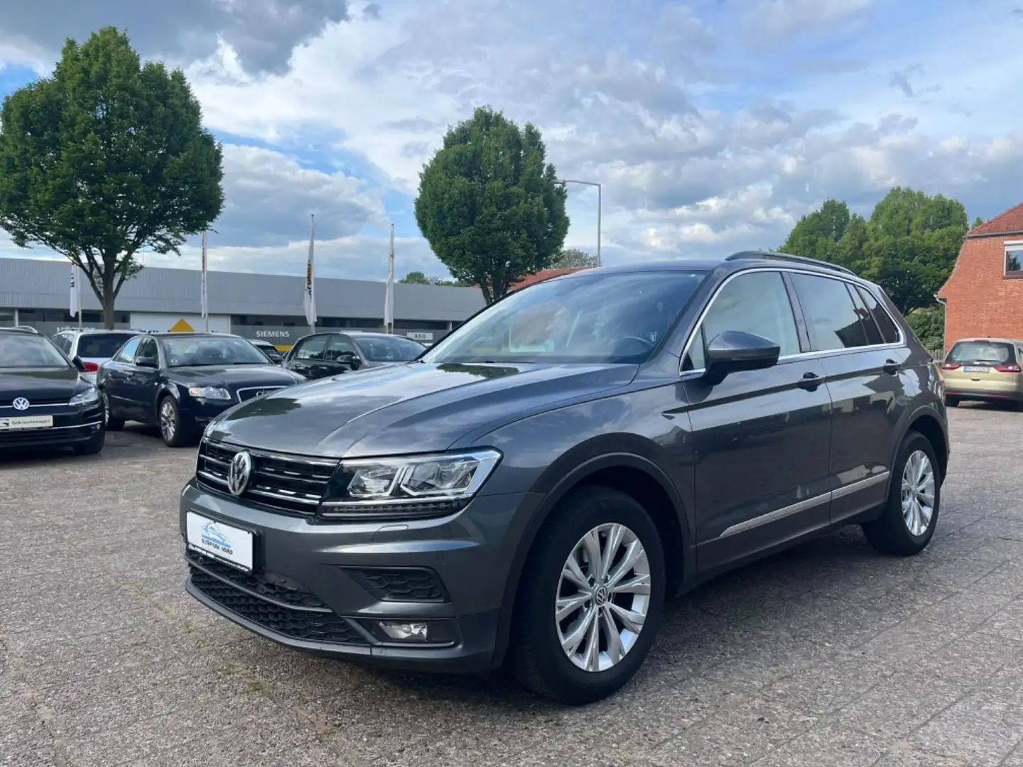 Volkswagen Tiguan Comfortline LED-Scheinwerfer,Panoramadach Grau - 1