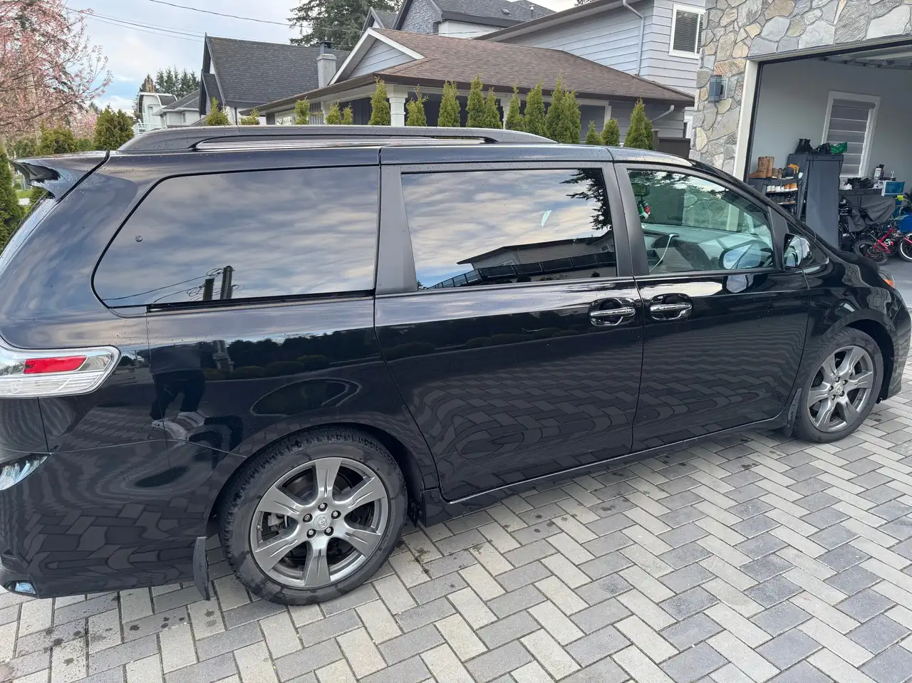 Toyota Sienna снимка Toyota Sienna