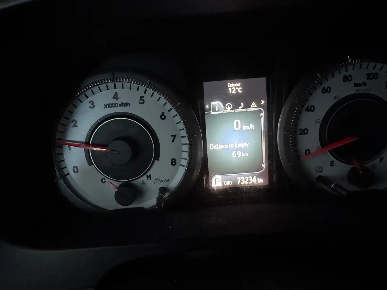 Toyota Sienna снимка Toyota Sienna