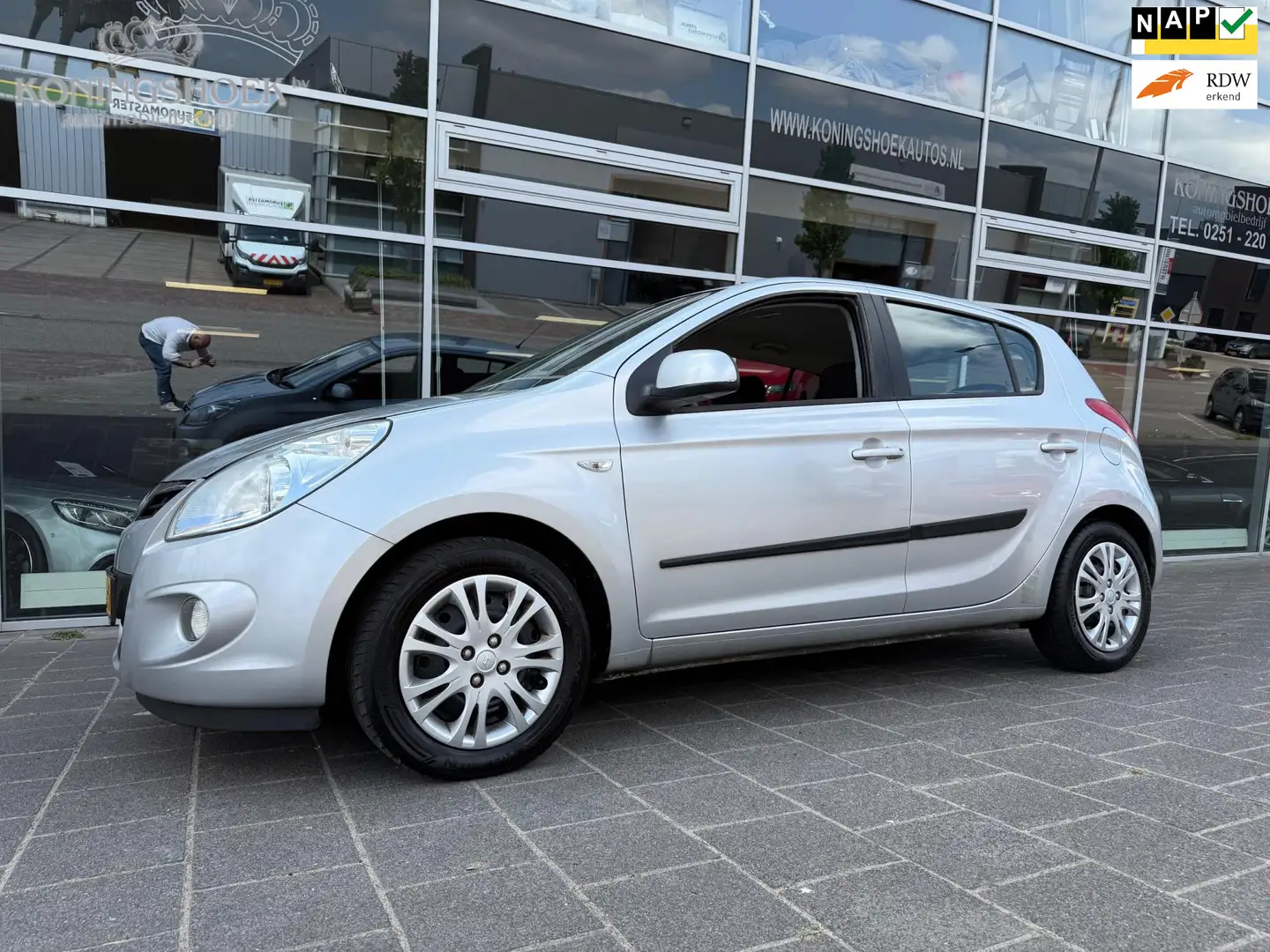 Hyundai i20 1.2i DynamicVersion Gris - 1