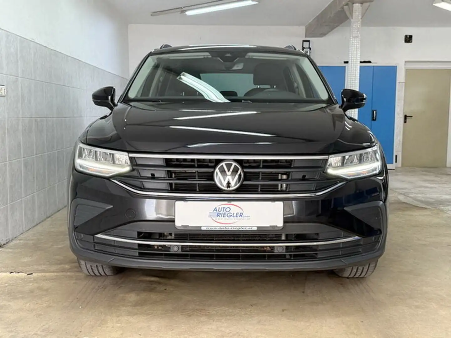 Volkswagen Tiguan Life 2,0 TDi  ''LED-Navi-ACC-Sitzh.-Alu17'' Schwarz - 2