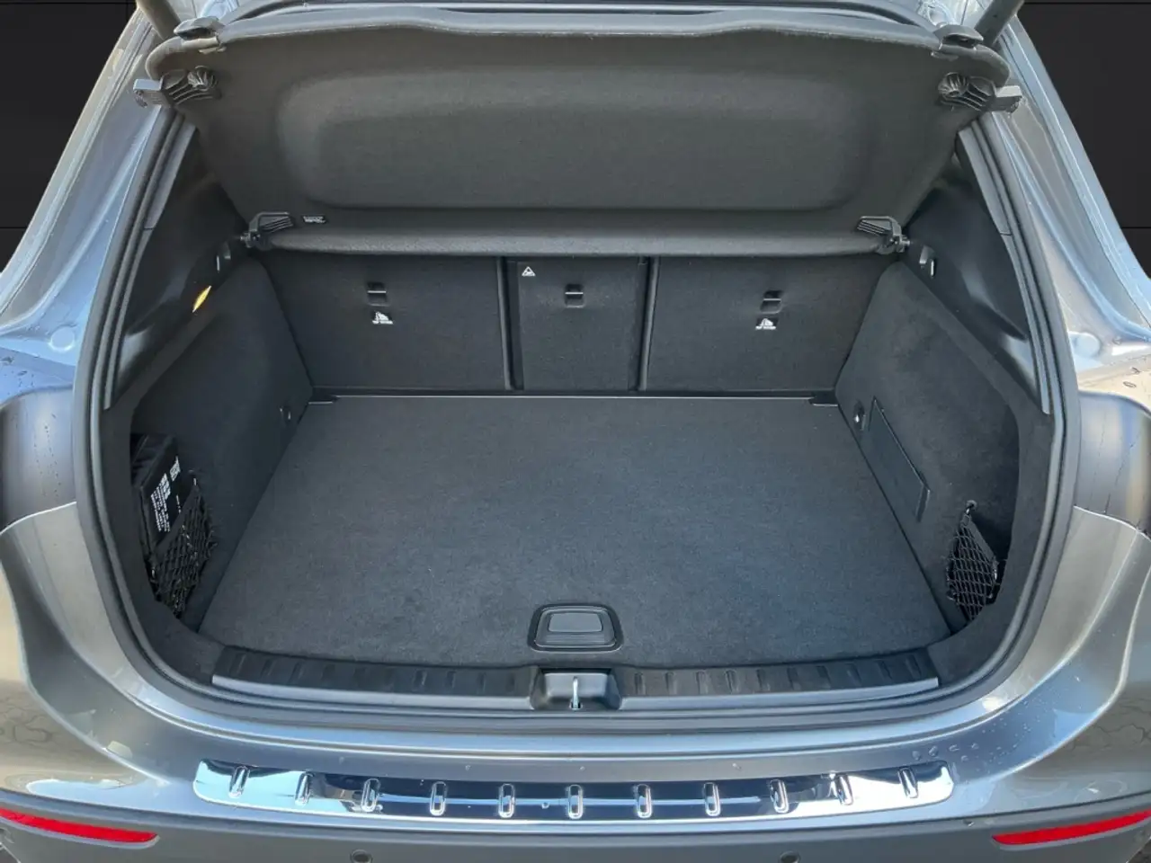 Mercedes-Benz GLA 200 PROGRESSIVE+LED+7G+18+MBUX+AHK+THERMATIC 15