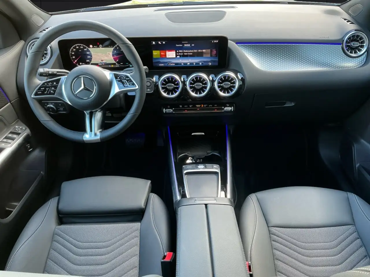 Mercedes-Benz GLA 200 PROGRESSIVE+LED+7G+18+MBUX+AHK+THERMATIC 12