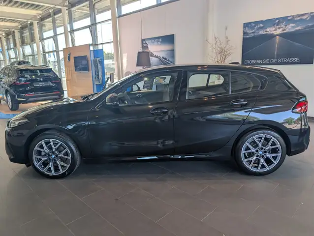 BMW 1 Series view 6