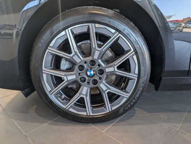 BMW 1 Series view 4