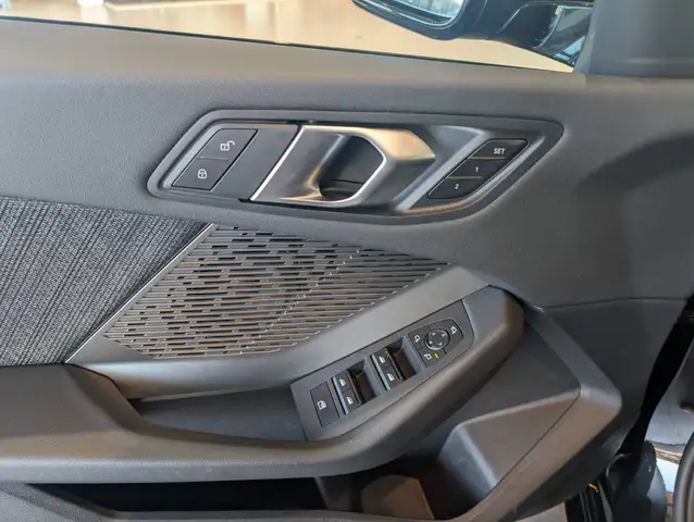 BMW 1 Series view 12
