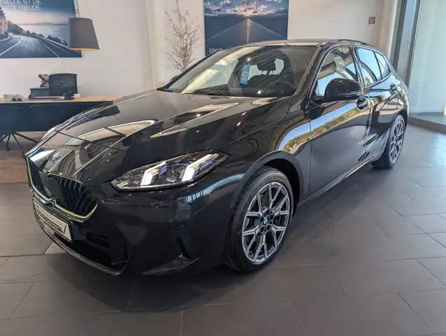 BMW 1 Series view 5