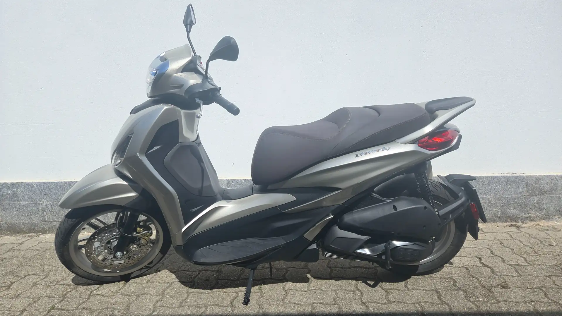 Piaggio Beverly 300 HPE ABS Grigio - 2
