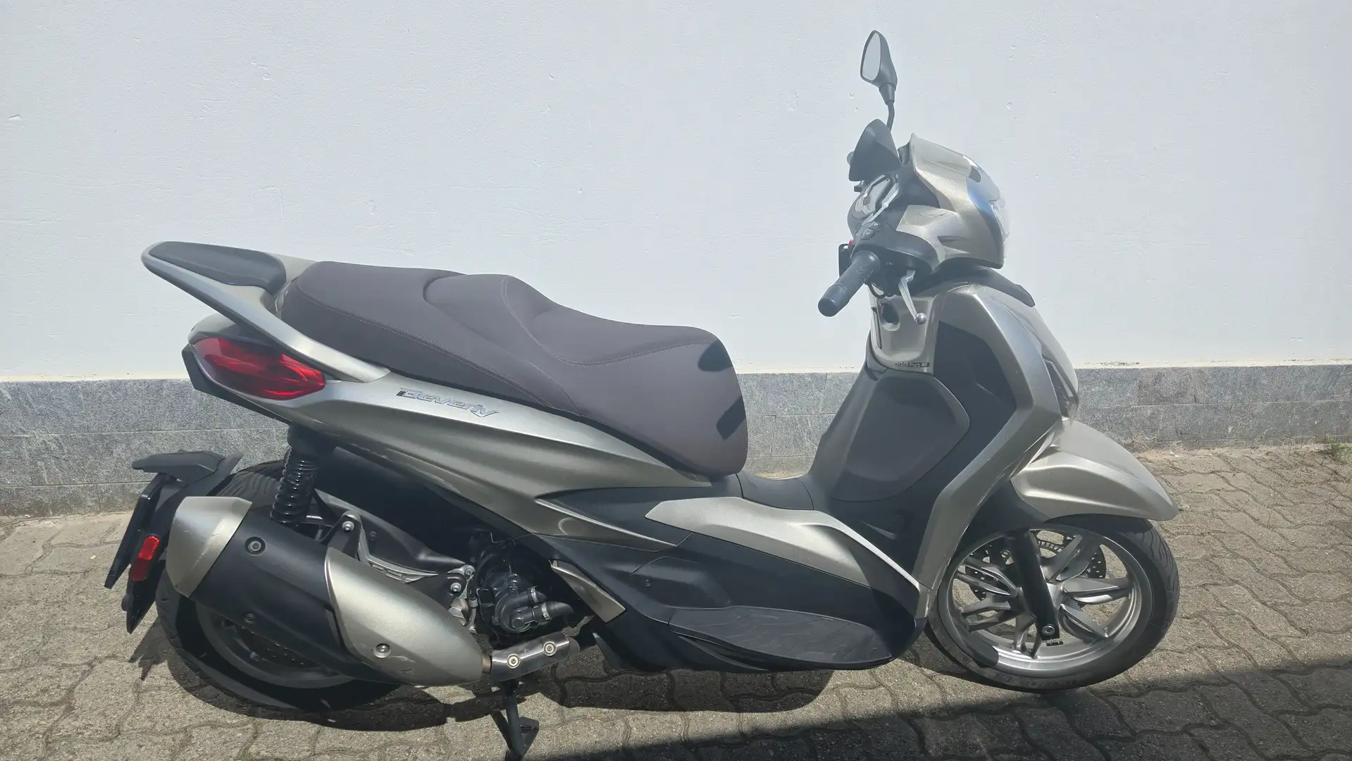 Piaggio Beverly 300 HPE ABS Grigio - 1