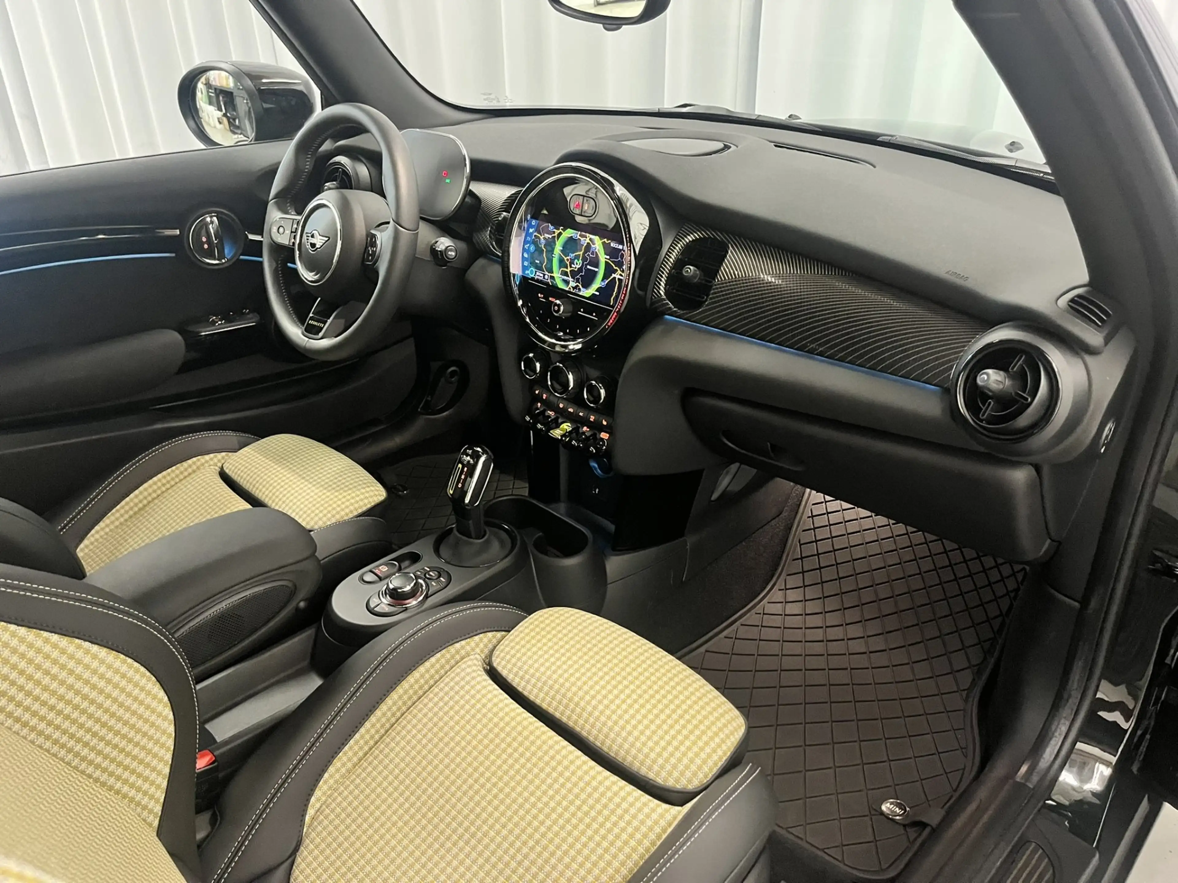 MINI Cooper SE *MINI Resolute Edition* — photo 9