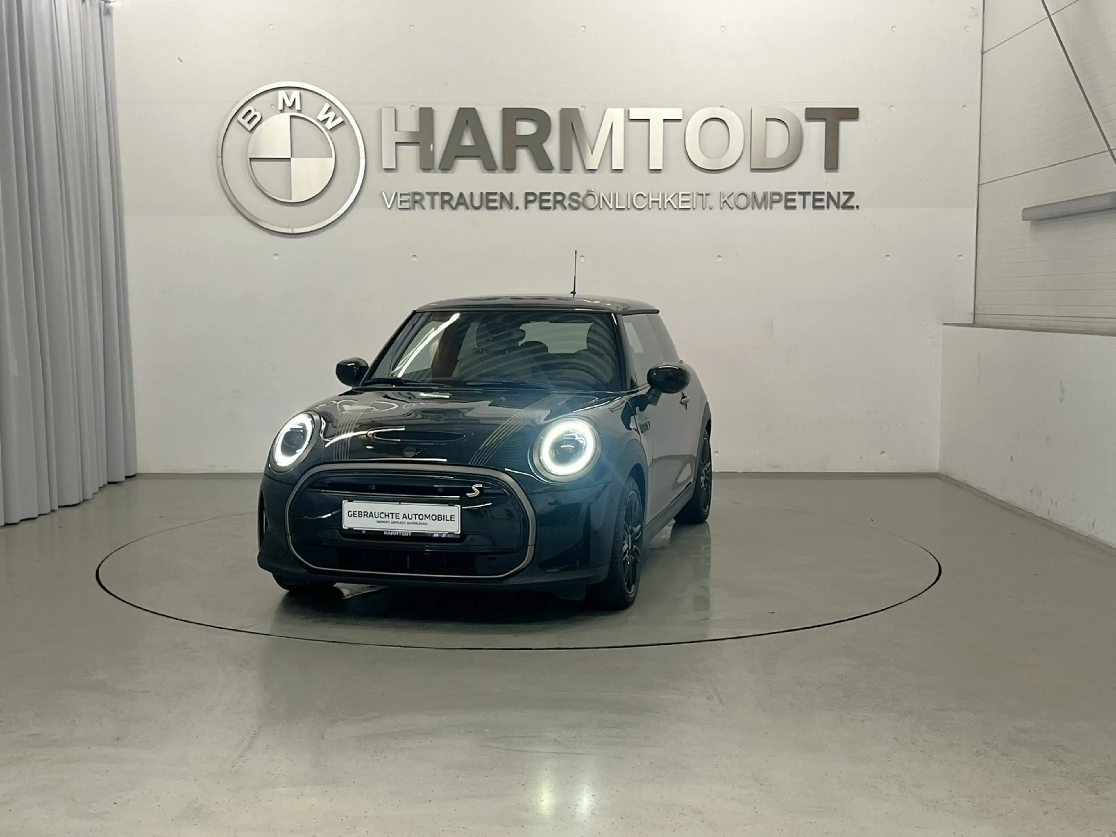 MINI Cooper SE *MINI Resolute Edition* — photo 2