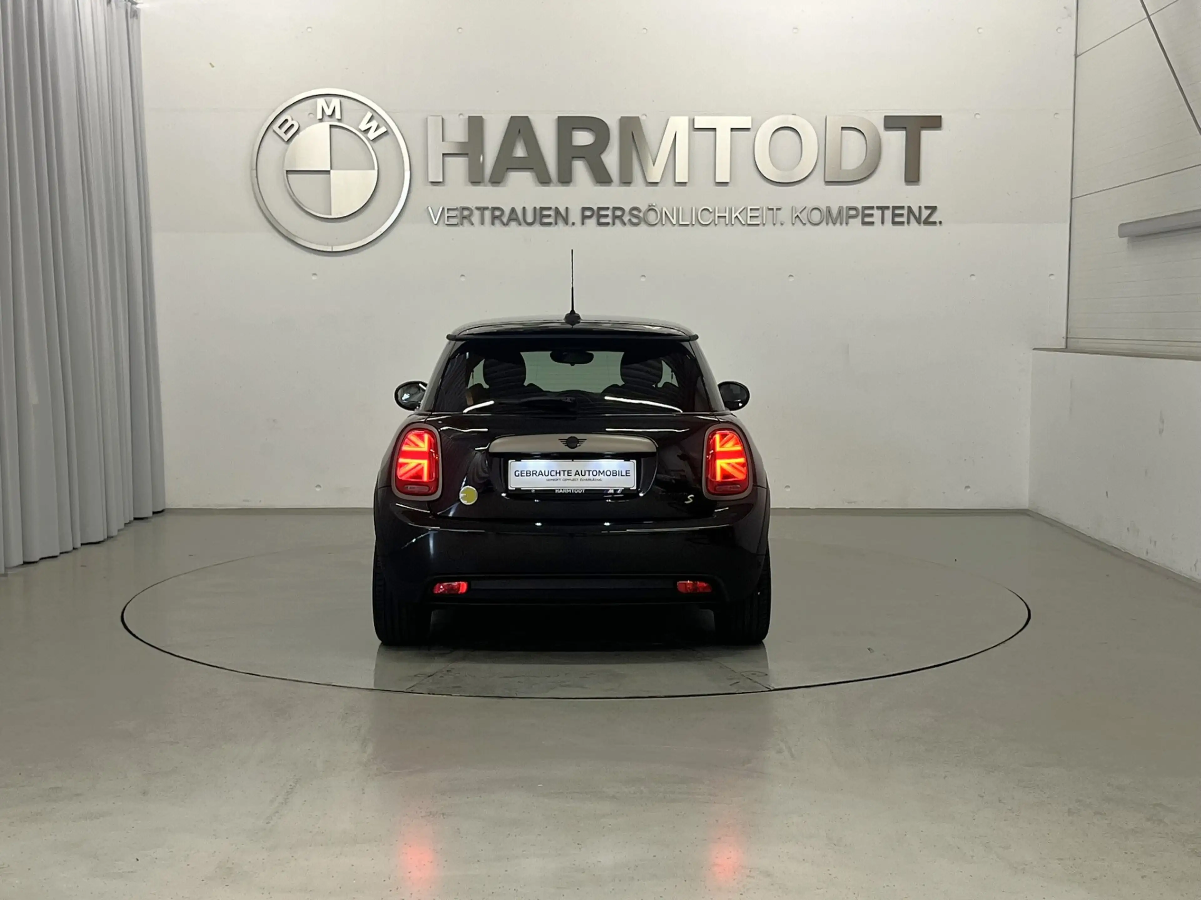 MINI Cooper SE *MINI Resolute Edition* — photo 5
