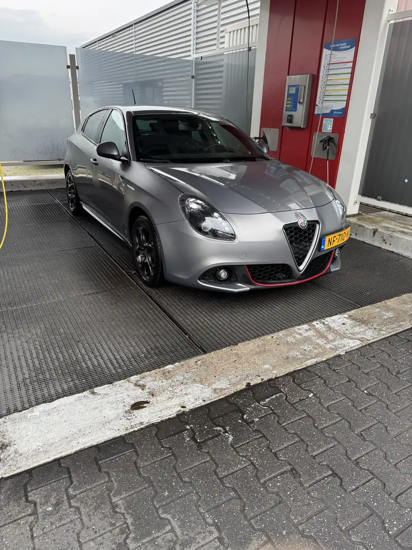 Alfa Romeo Giulietta 1.4 T MultiAir Super Grijs - 1