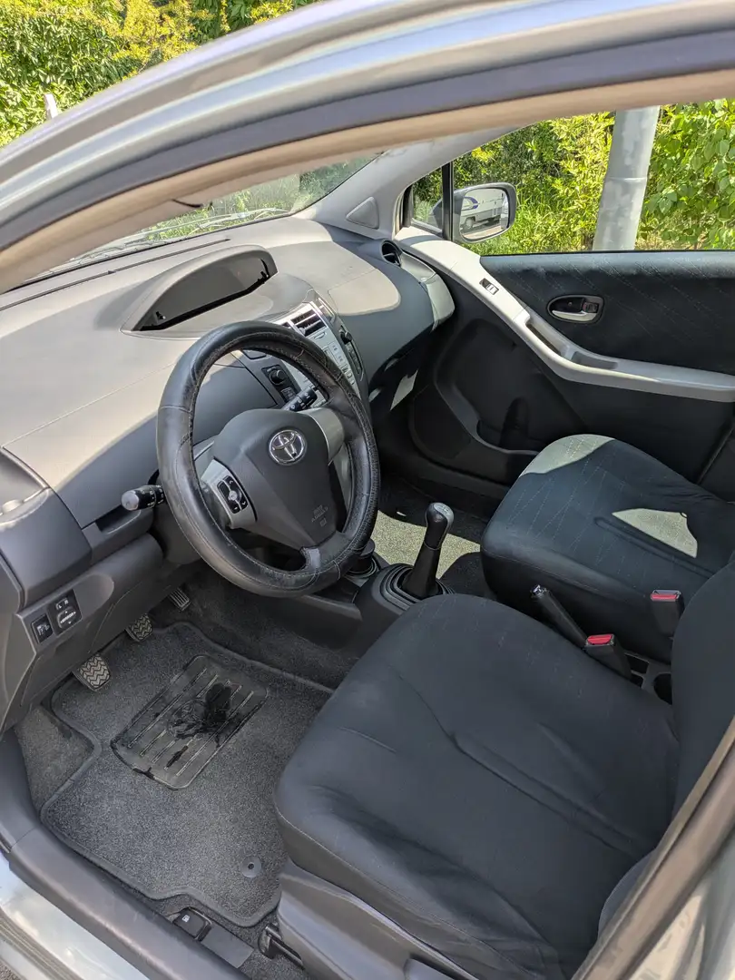 Toyota Yaris Yaris II 20055p 1.4 d-4d Sol Grigio - 2