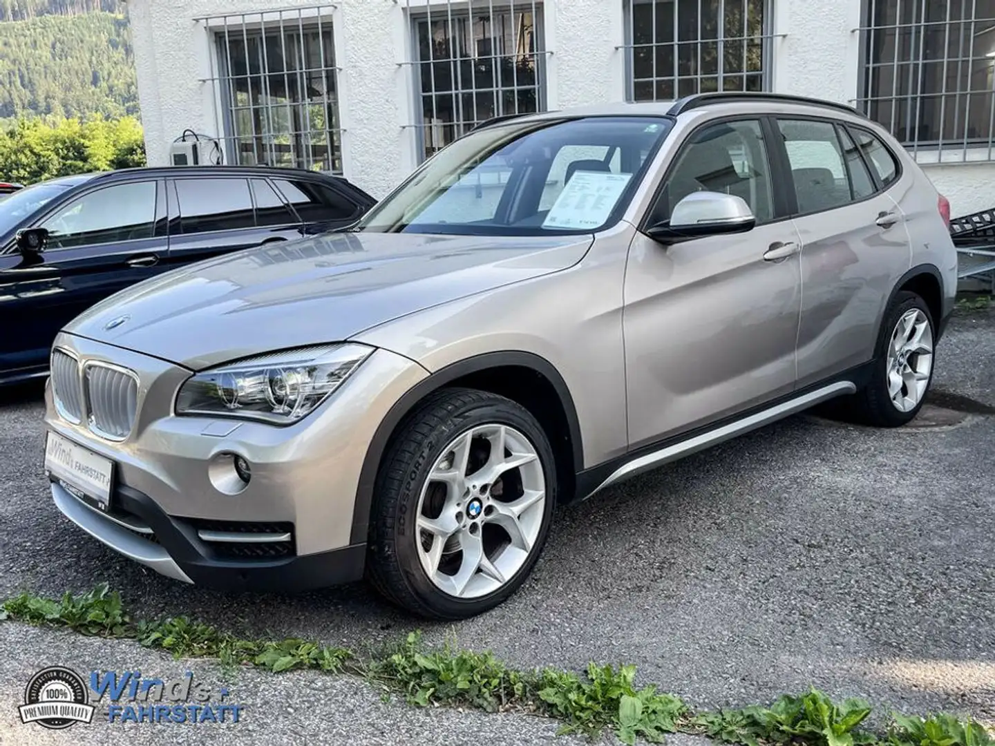 BMW X1 x Drive  Aut / Navi Silber - 1