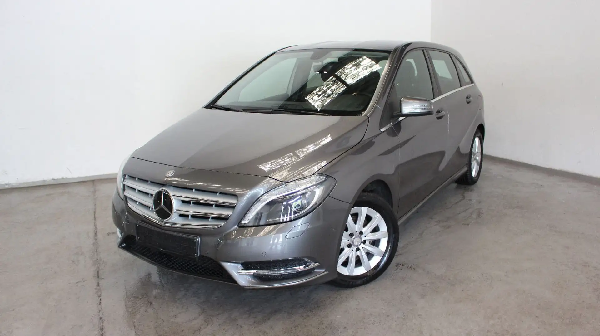 Mercedes-Benz B 200 B -Klasse ,Automatik,NAVI,Unfallschaden Grau - 1