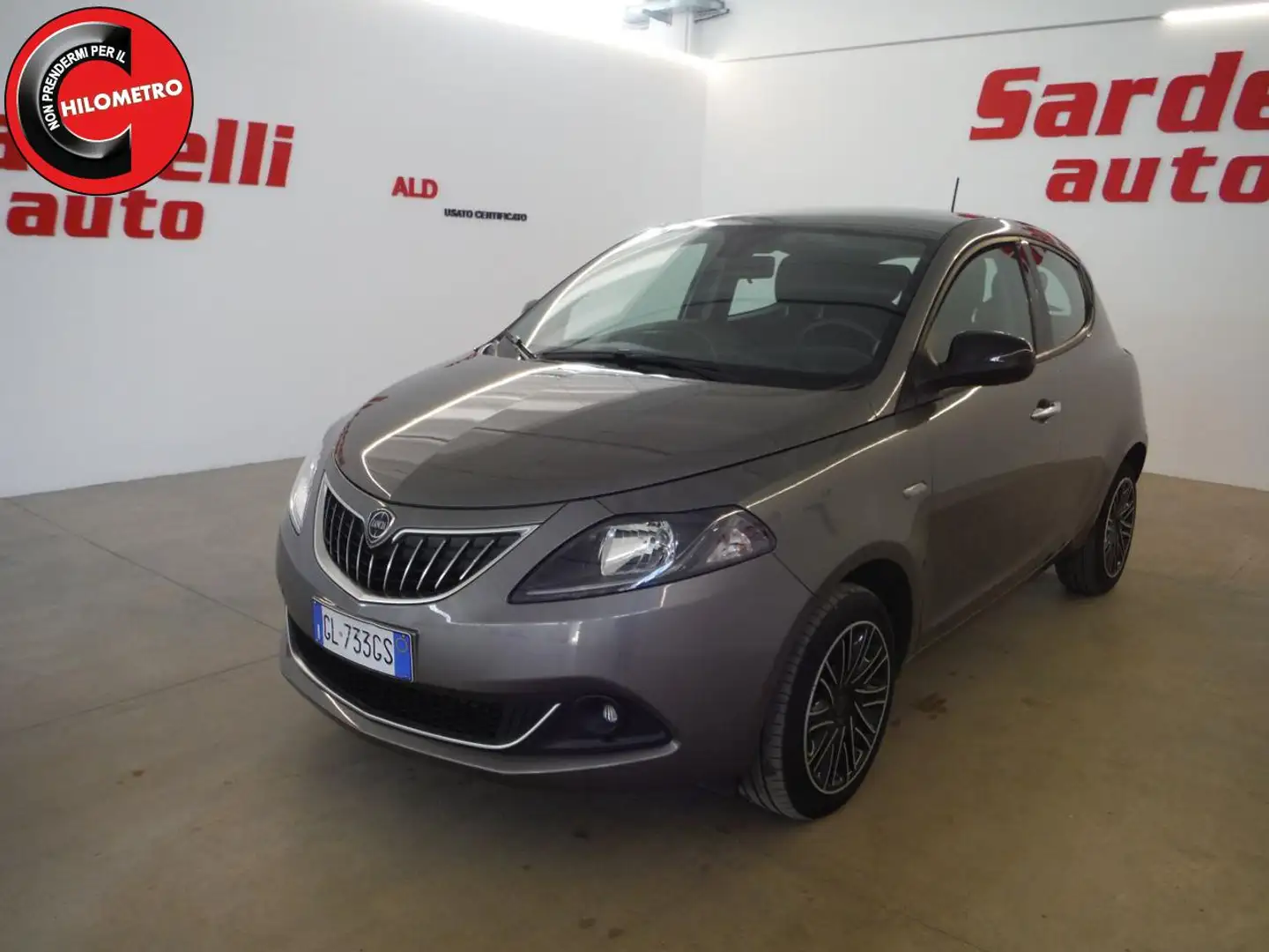 Lancia Ypsilon 1.0 FireFly 5 porte S&S Hybrid Ecochic Gold Grigio - 2