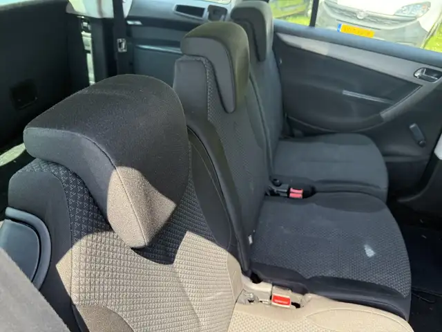 Citroen Grand C4 Picasso view 5