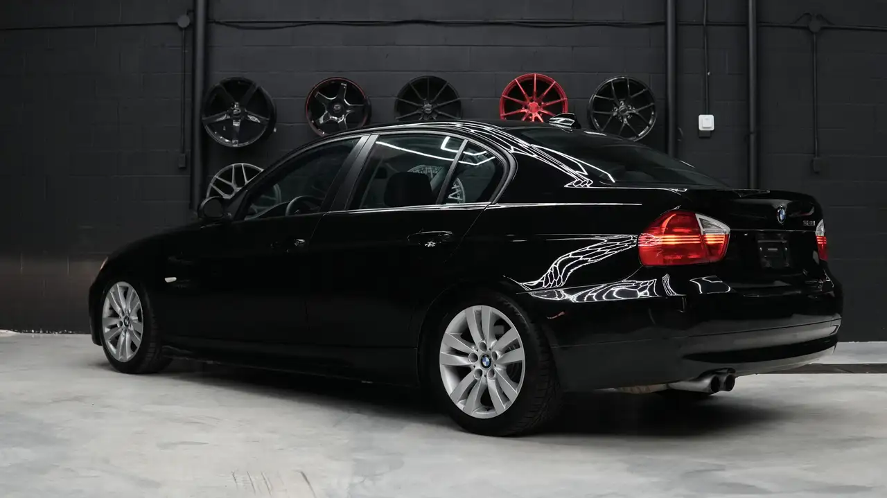 BMW 3 Series photo BMW 3 Series