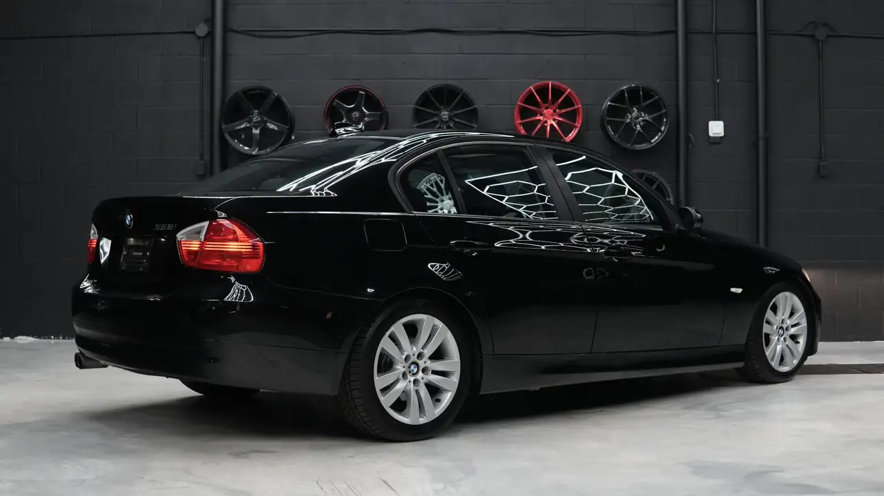 BMW 3 Series photo BMW 3 Series