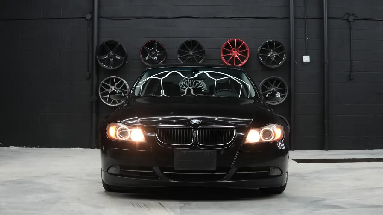 BMW 3 Series photo BMW 3 Series