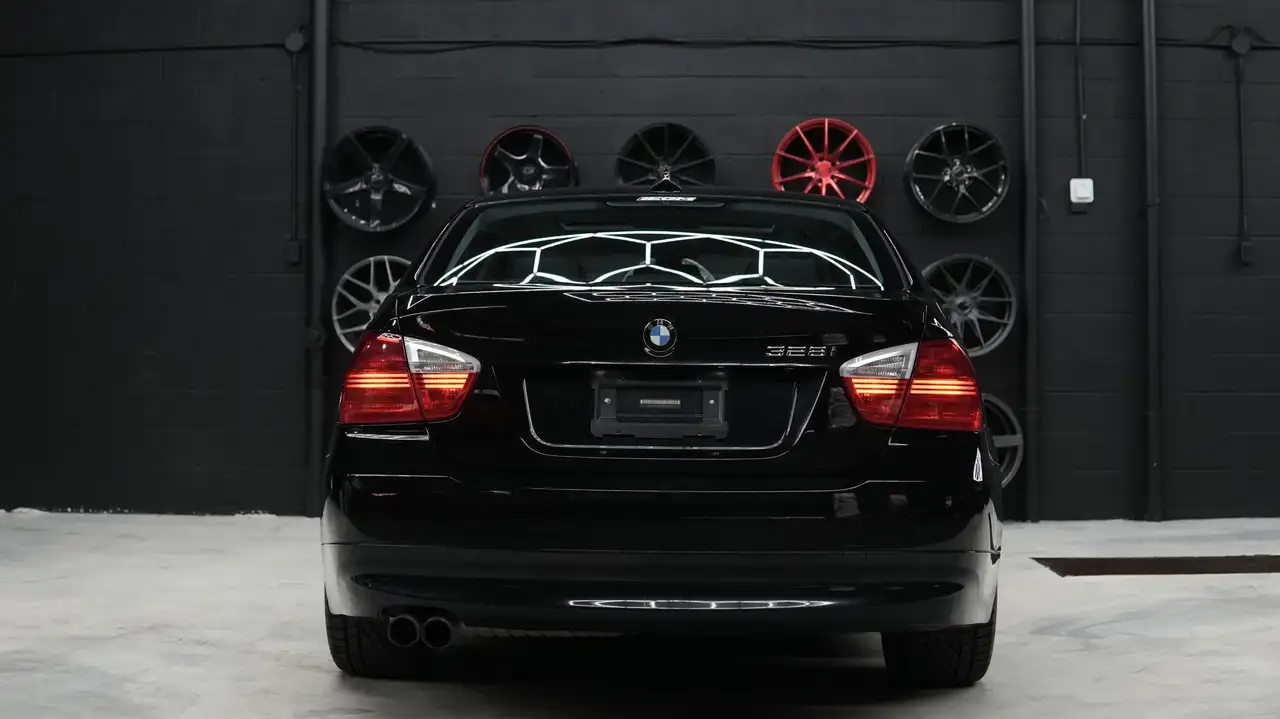 BMW 3 Series photo BMW 3 Series