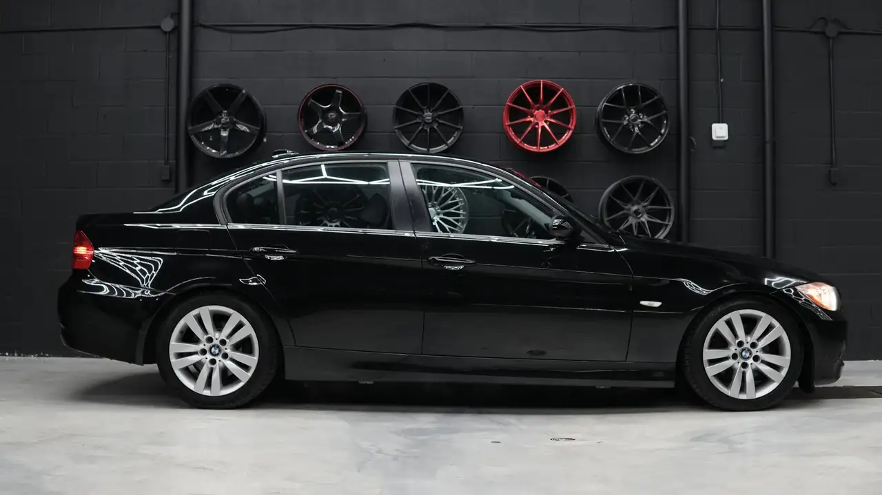 BMW 3 Series photo BMW 3 Series