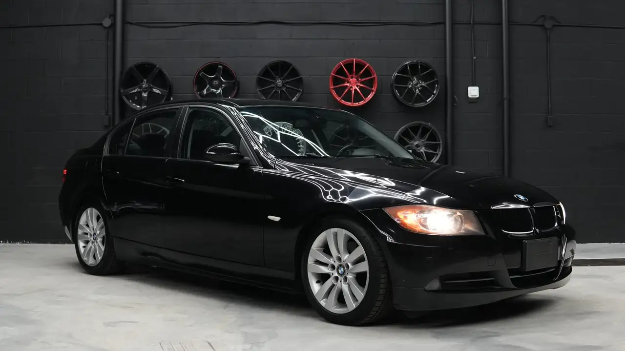 BMW 3 Series photo BMW 3 Series
