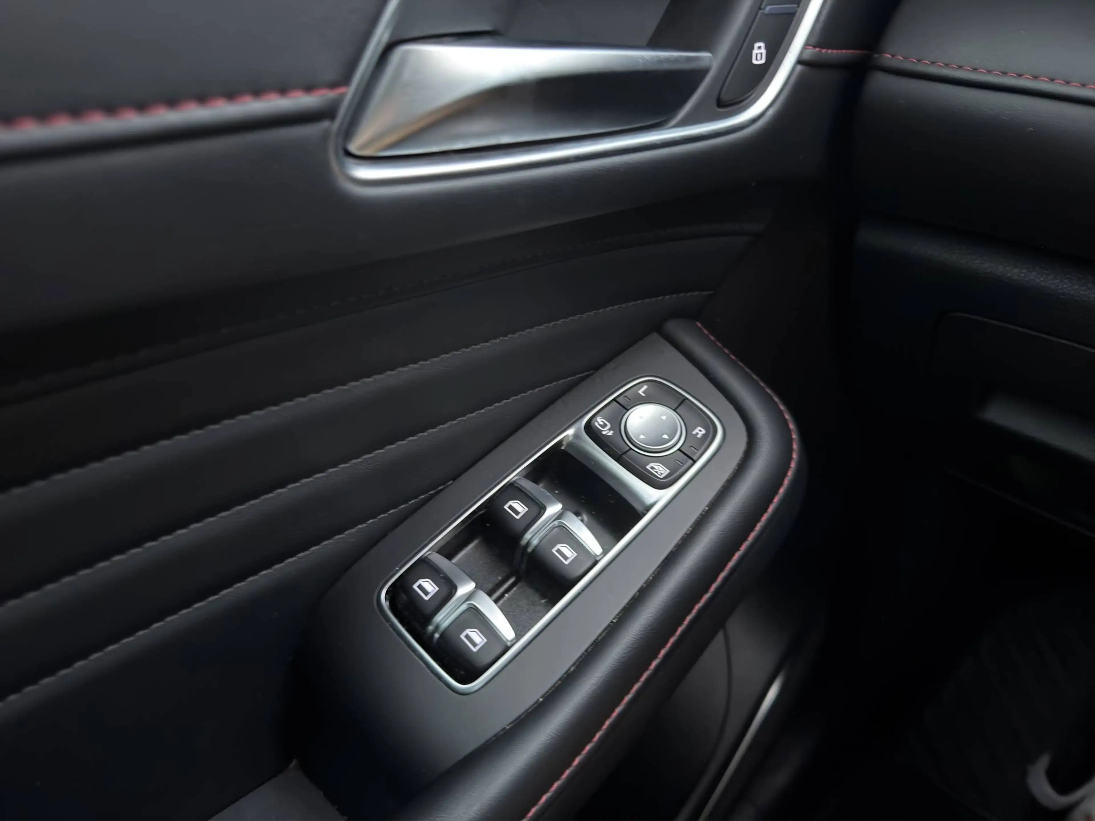MG EHS EHS PHEV 1.5 Turbo Luxury (190 kW) — photo 12