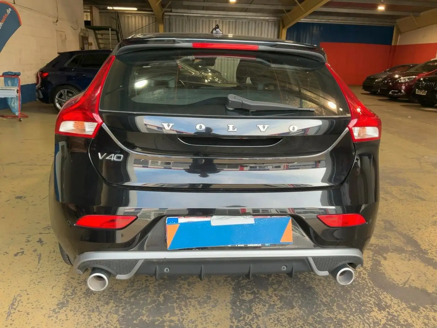 Volvo V40 R-Design 2HD NAV AUT LED PDC Schwarz - 2