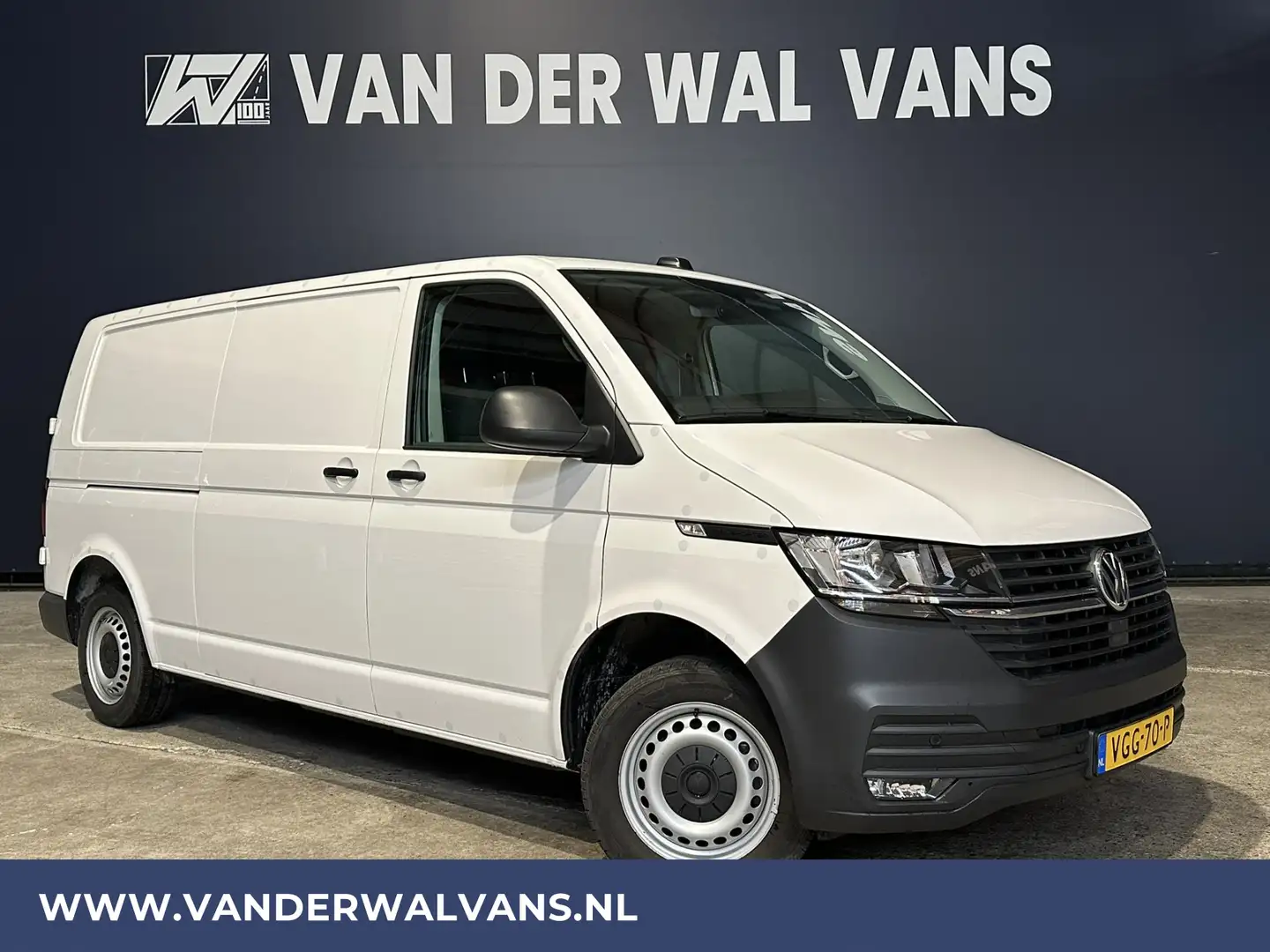 Volkswagen T6.1 Transporter 2.0 TDI 150pk L2H1 Euro6 Airco | 2500kg Trekhaak | Blanco - 1