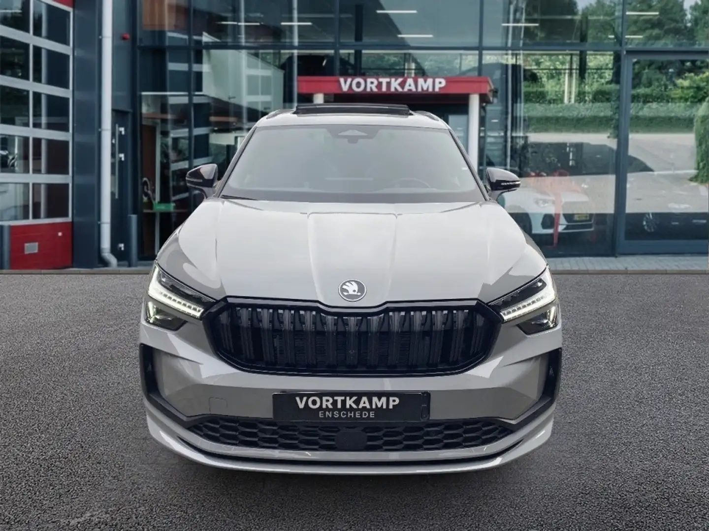 Skoda Kodiaq 1.5 TSI DSG SPORTLINE 7P PANO-DAK/CAMERA/TREKHAAK/ Grijs - 2