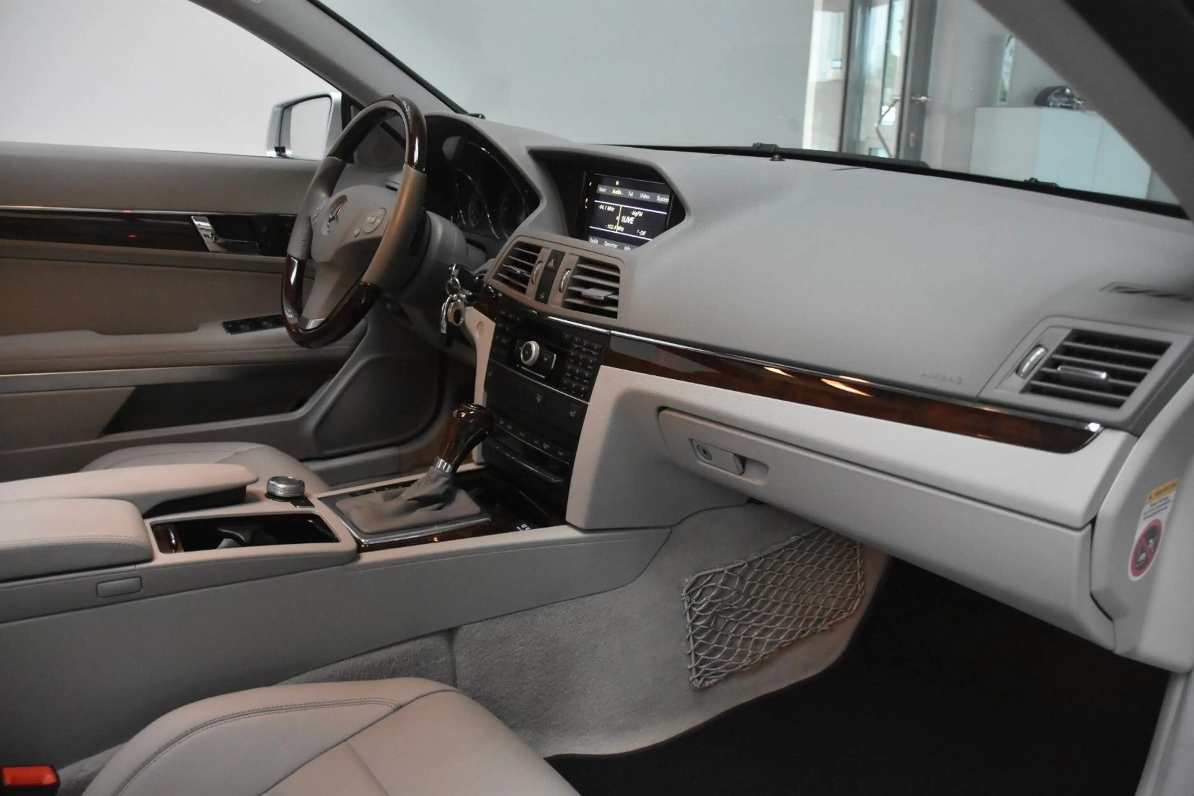Mercedes-Benz E 350 CDI Coupe Navi Kamera Xenon Pano Memory — photo 12