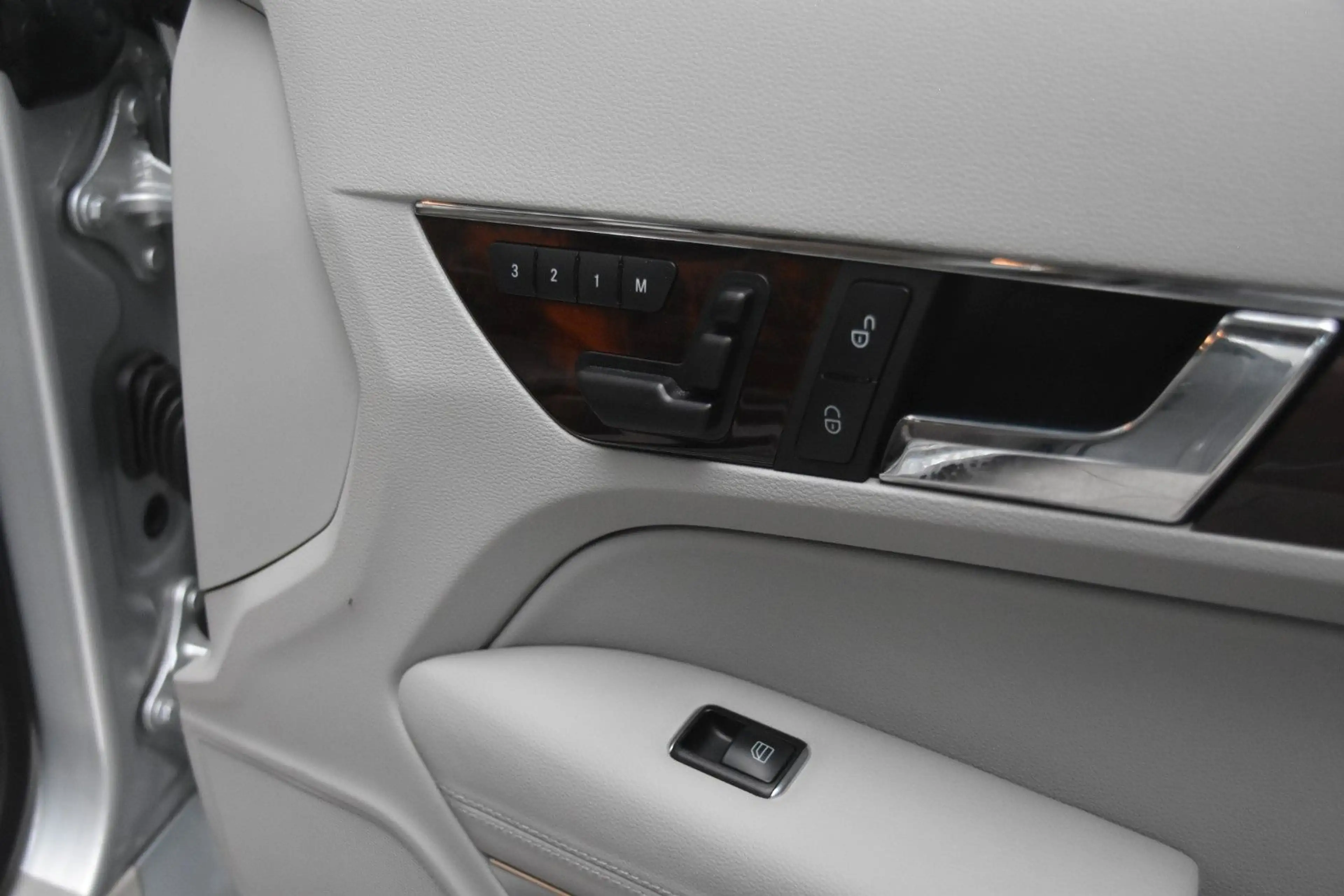 Mercedes-Benz E 350 CDI Coupe Navi Kamera Xenon Pano Memory — photo 13