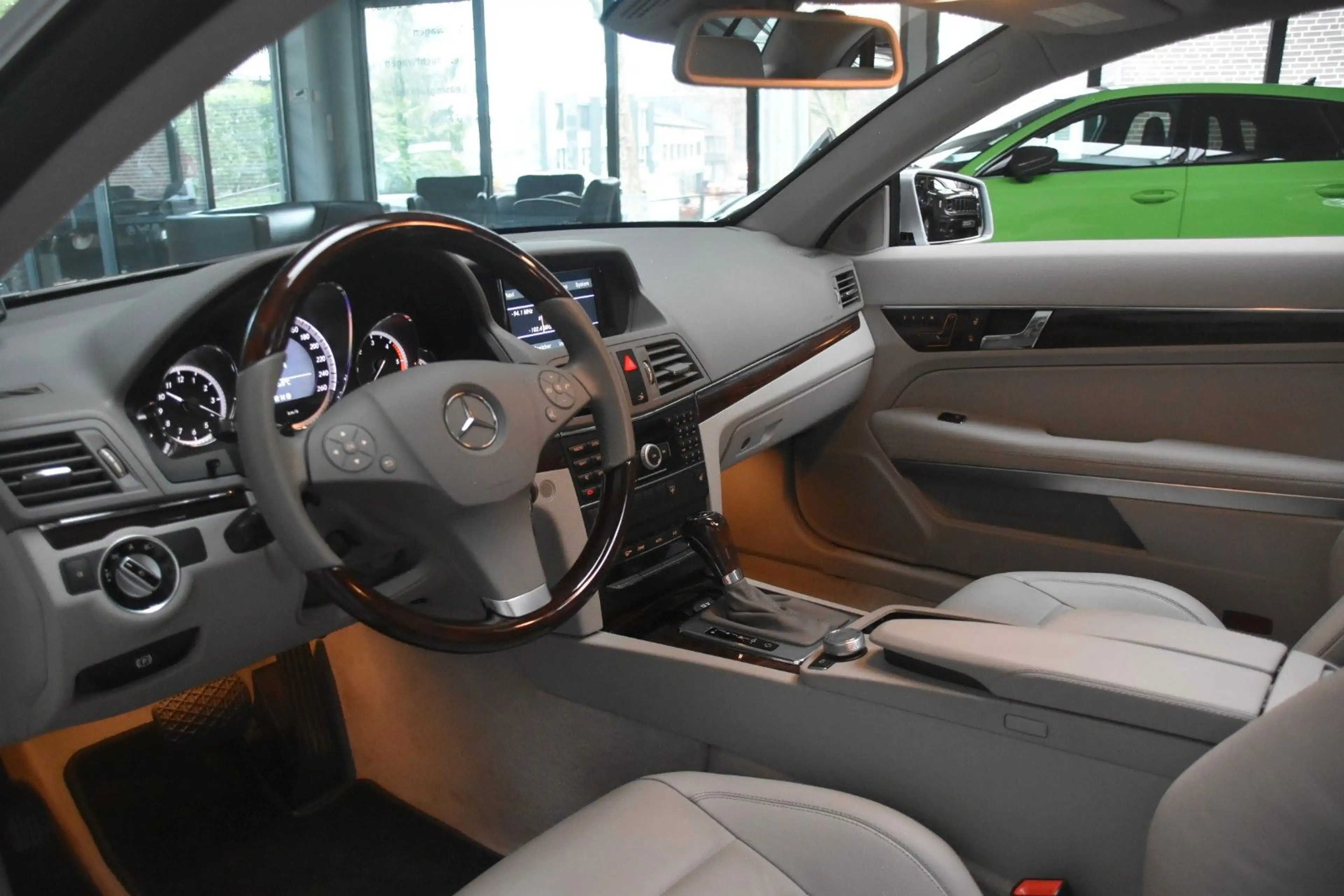 Mercedes-Benz E 350 CDI Coupe Navi Kamera Xenon Pano Memory — photo 14