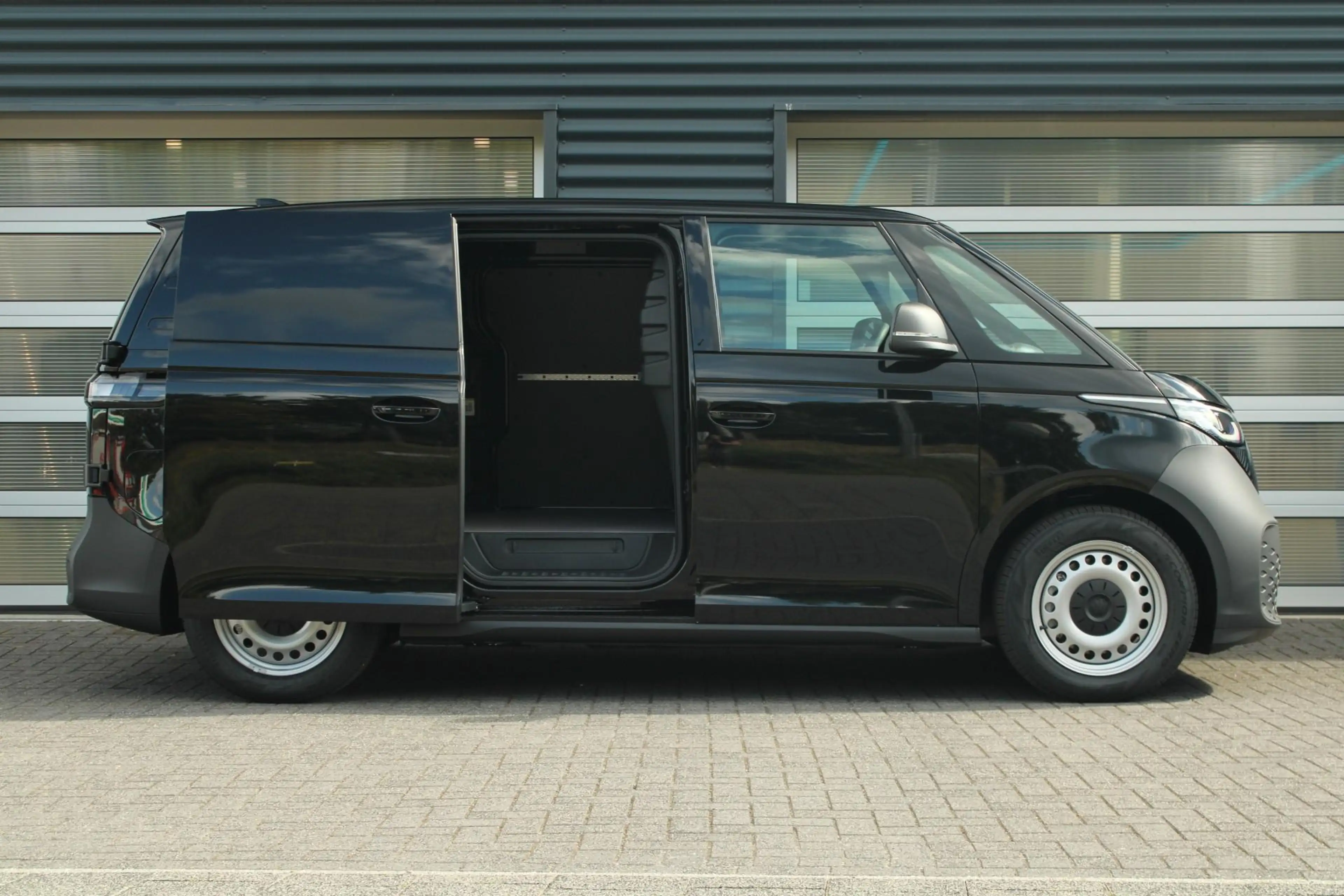 Volkswagen ID. Buzz Cargo 190pk Economy Limited Edition 59 kWh | Stoelverwar — photo 3