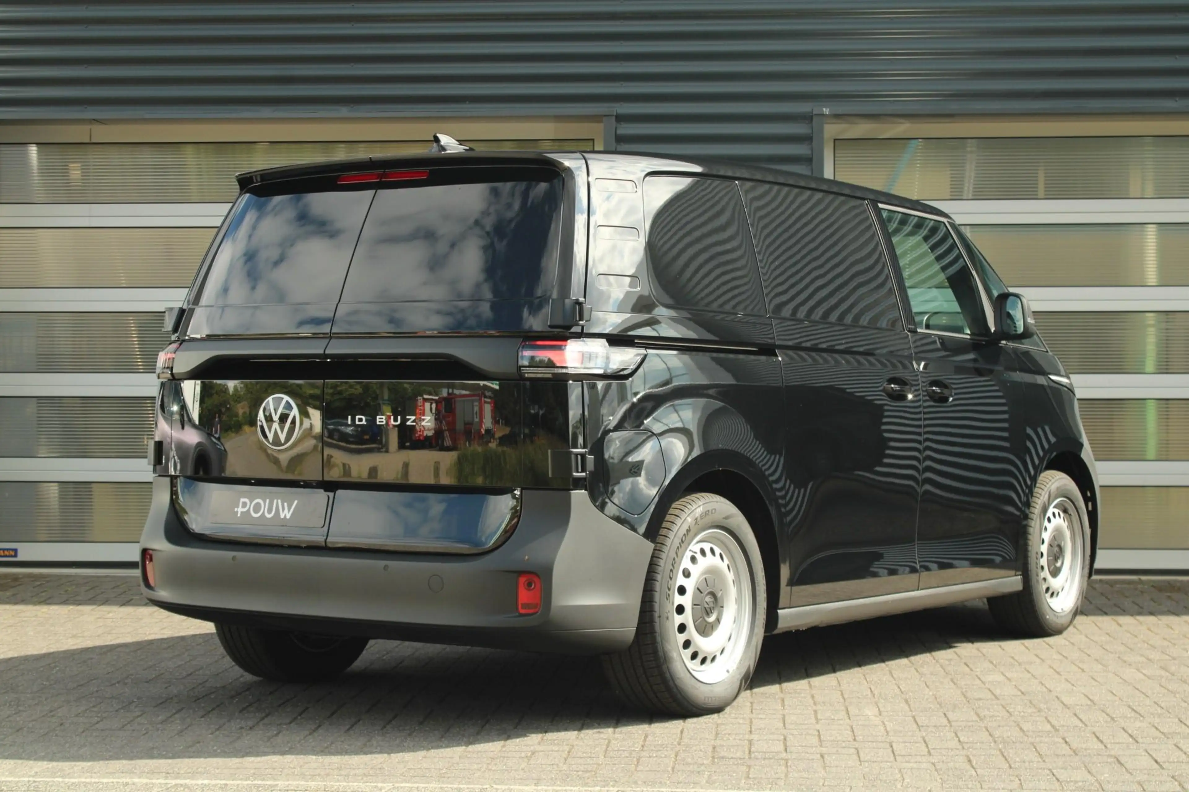 Volkswagen ID. Buzz Cargo 190pk Economy Limited Edition 59 kWh | Stoelverwar — photo 2
