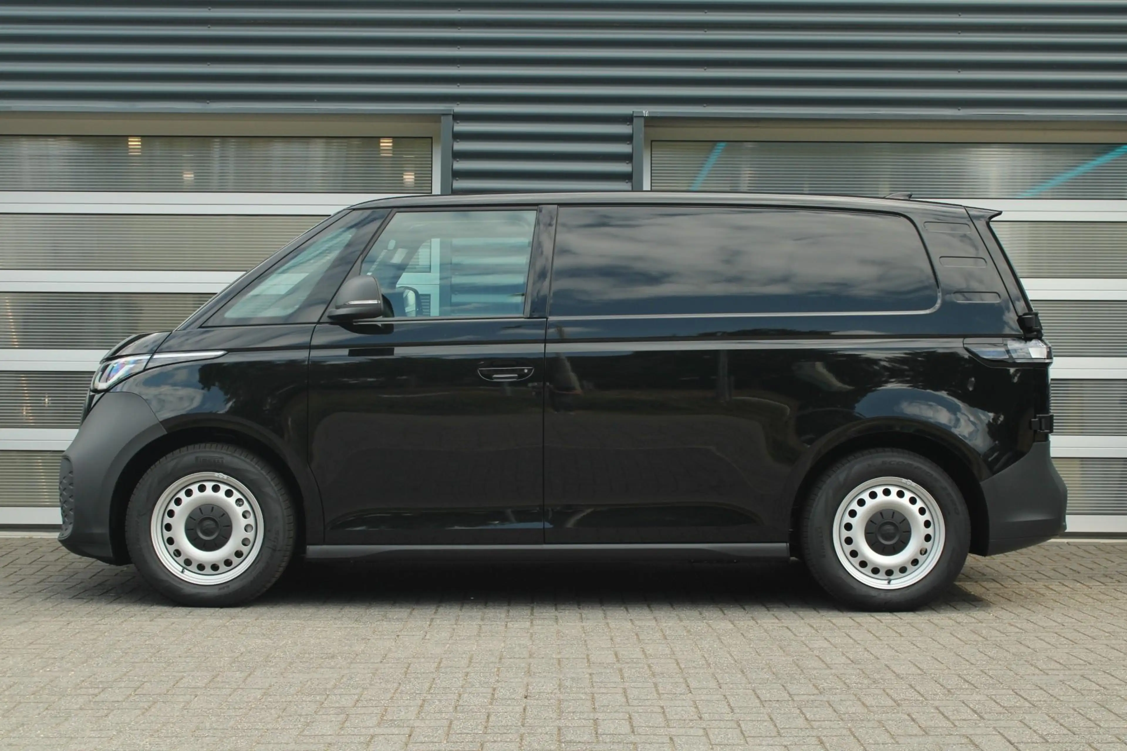 Volkswagen ID. Buzz Cargo 190pk Economy Limited Edition 59 kWh | Stoelverwar — photo 13