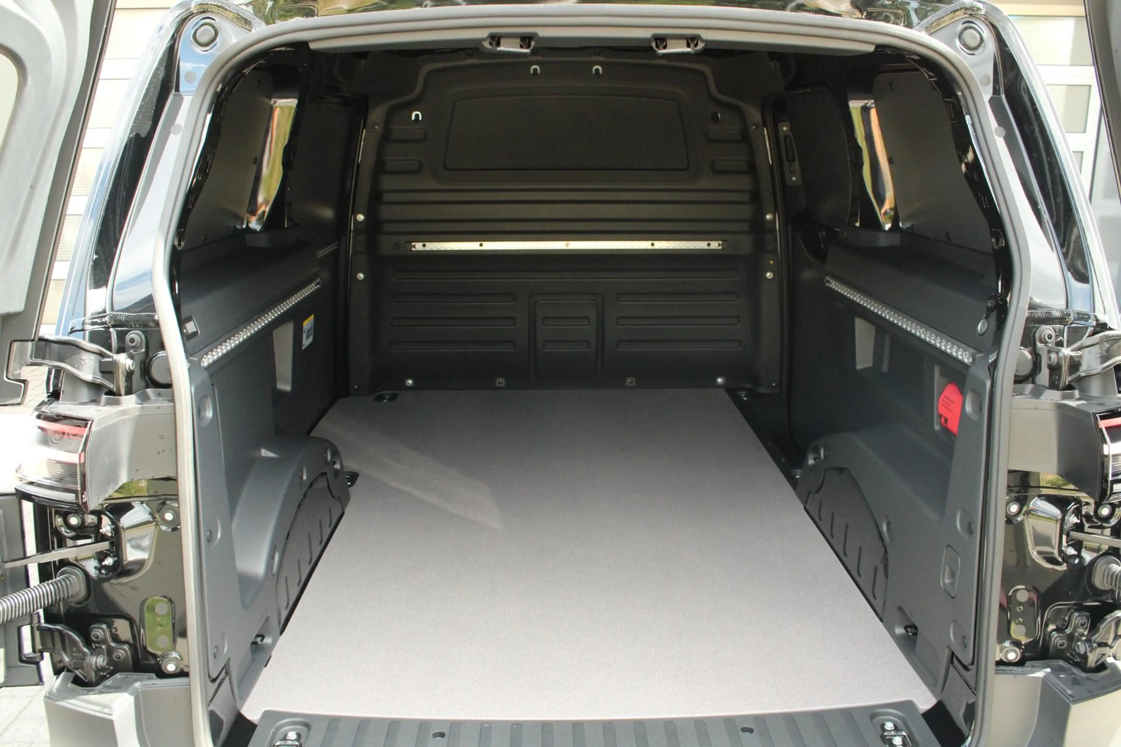 Volkswagen ID. Buzz Cargo 190pk Economy Limited Edition 59 kWh | Stoelverwar — photo 15