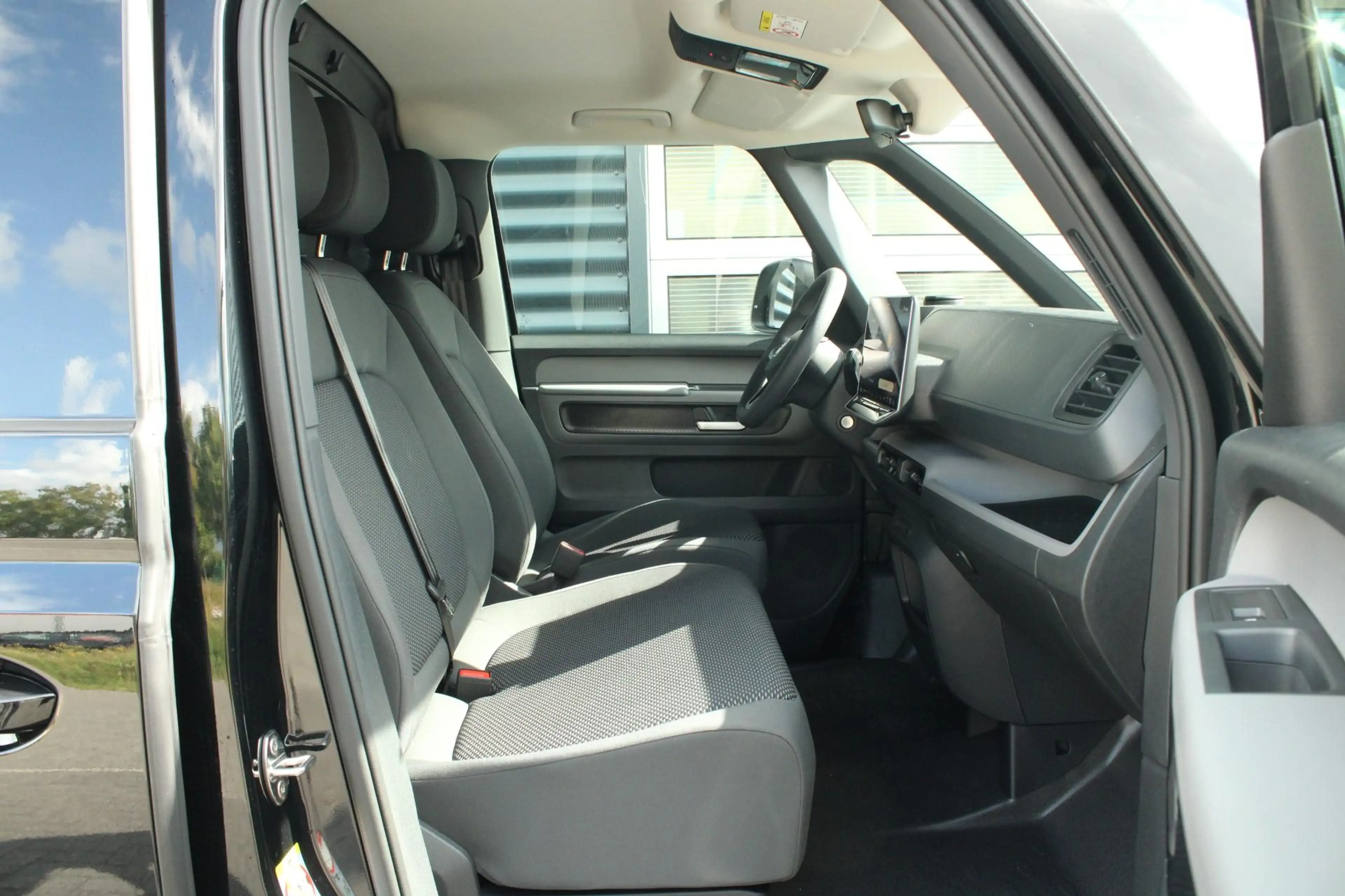 Volkswagen ID. Buzz Cargo 190pk Economy Limited Edition 59 kWh | Stoelverwar — photo 6