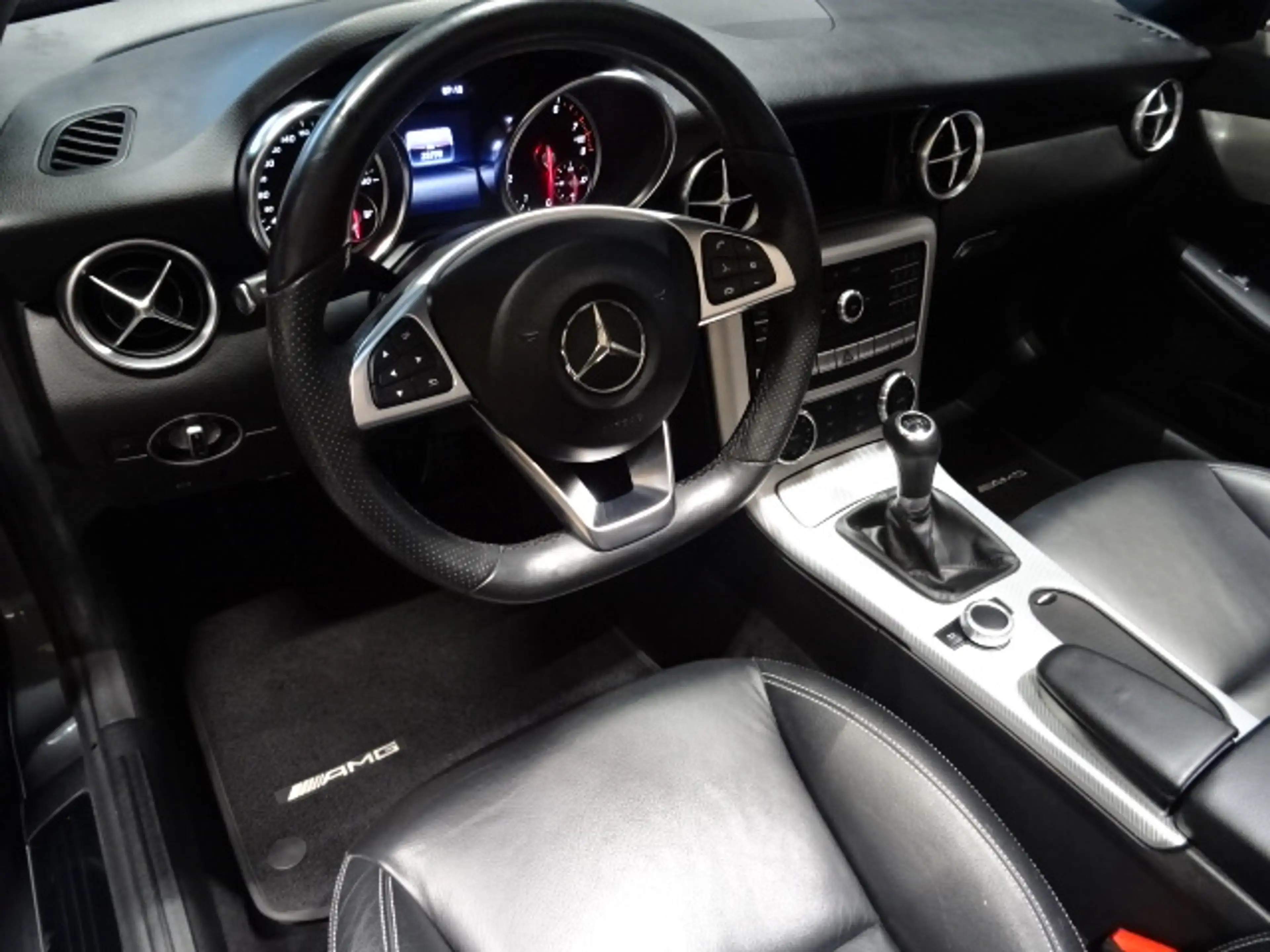 Mercedes-Benz SLC 200 *AMG LED Airscarf Navi Leder Panorama — photo 9