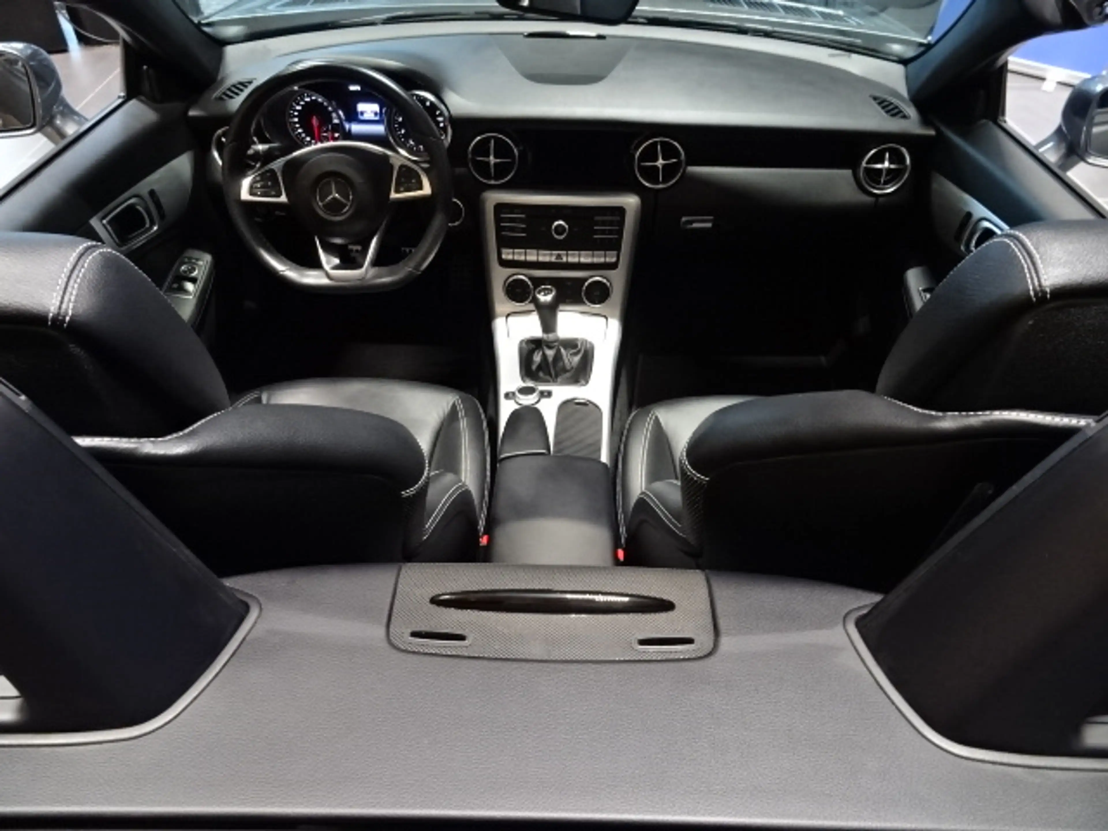Mercedes-Benz SLC 200 *AMG LED Airscarf Navi Leder Panorama — photo 10