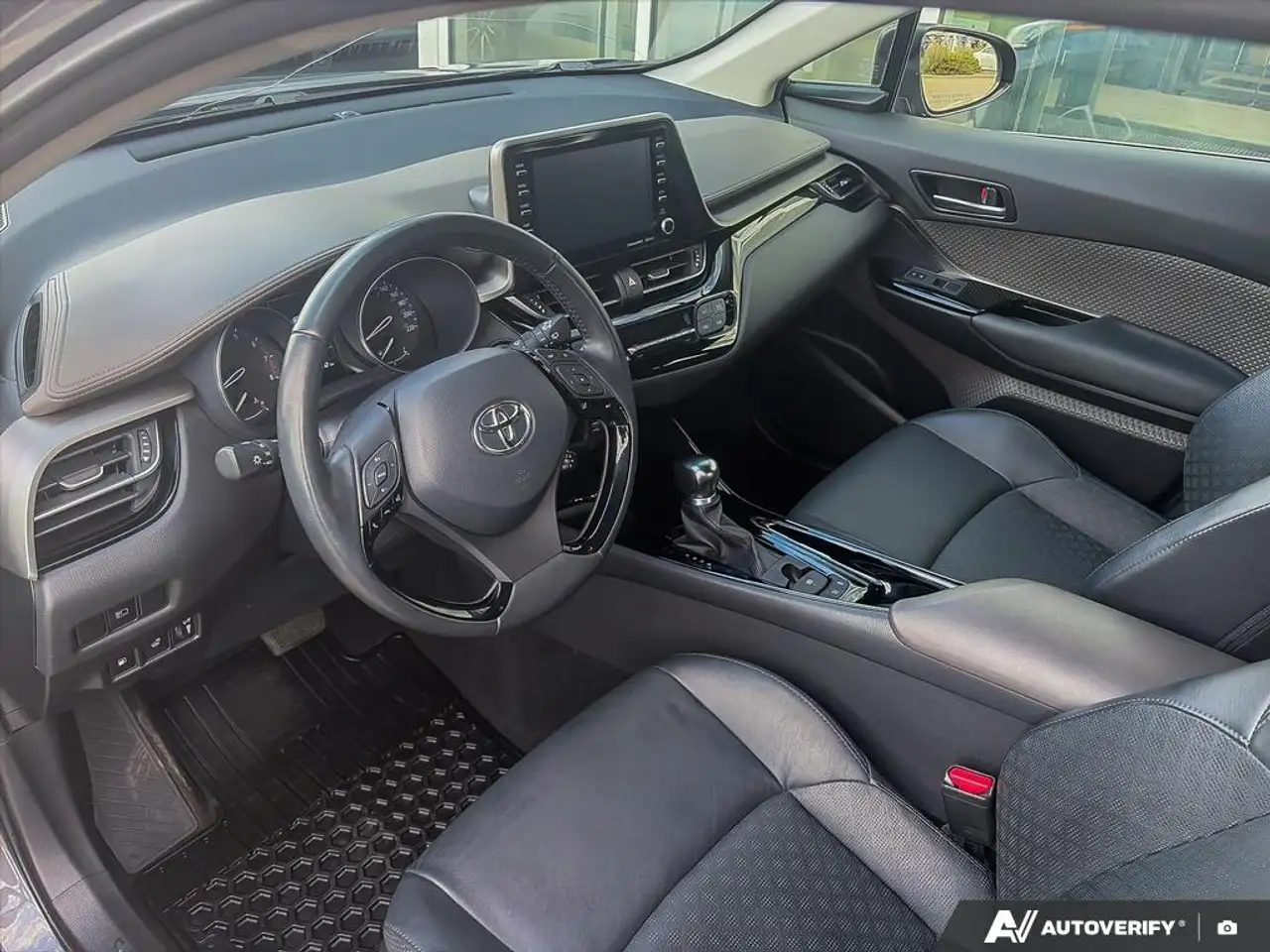 Toyota C-HR снимка Toyota C-HR