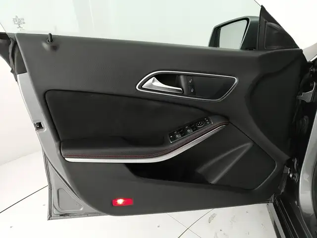 Mercedes-Benz CLA view 12